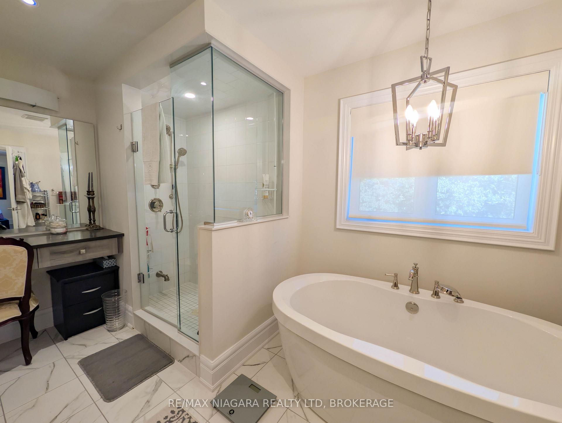 Photo 31 of 7868 Odell Crescent, Niagara Falls, Brown — HOMEH