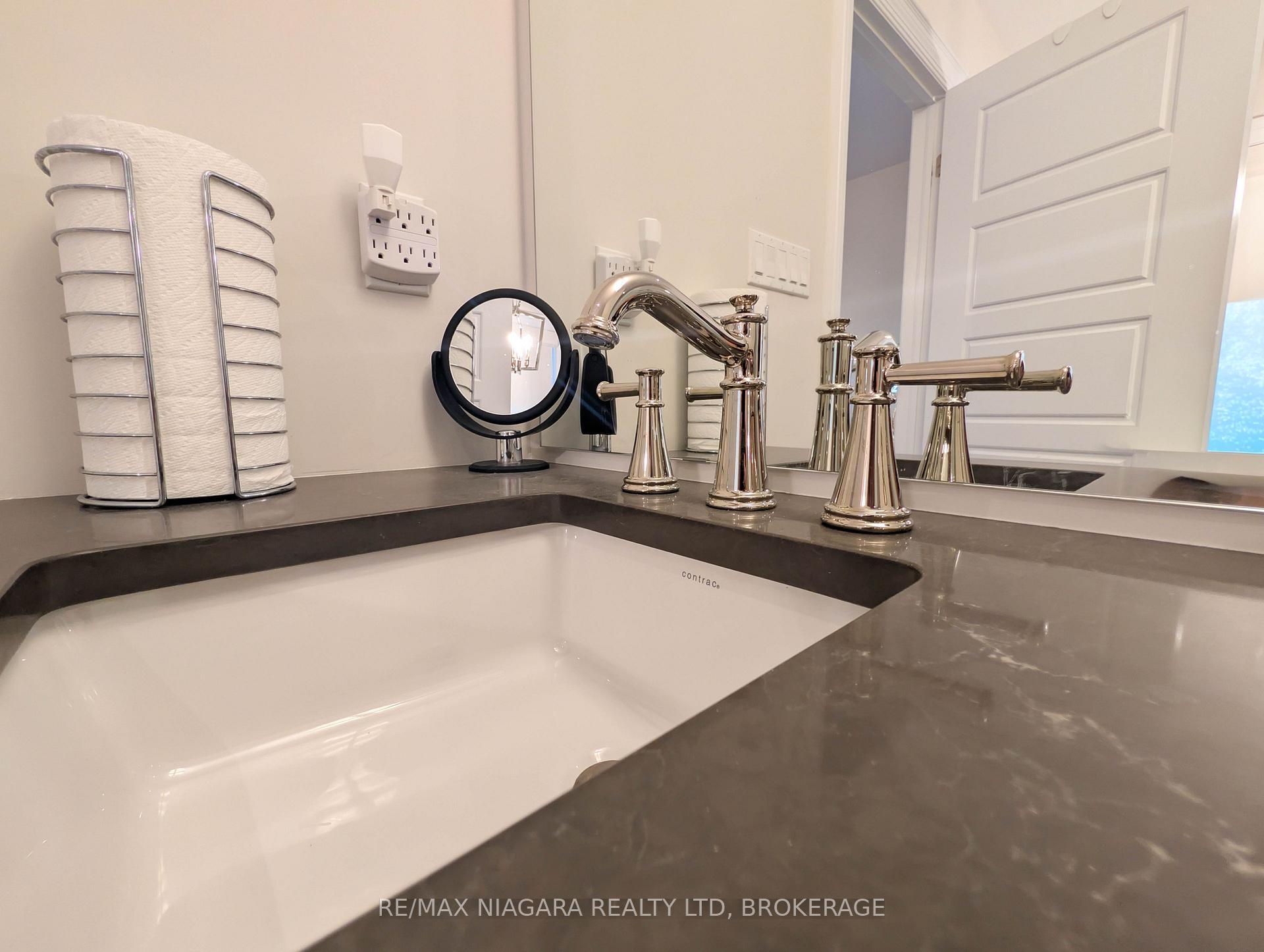 Photo 35 of 7868 Odell Crescent, Niagara Falls, Brown — HOMEH