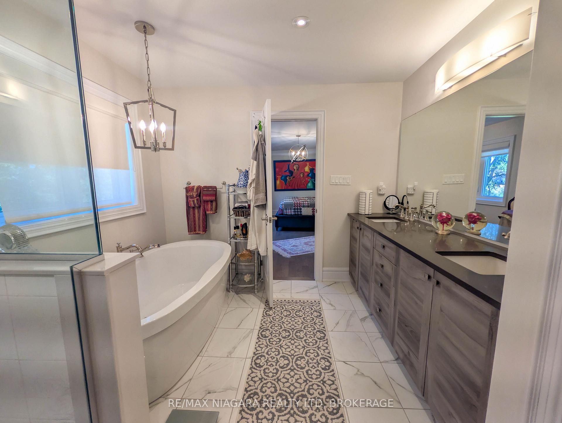 Photo 37 of 7868 Odell Crescent, Niagara Falls, Brown — HOMEH