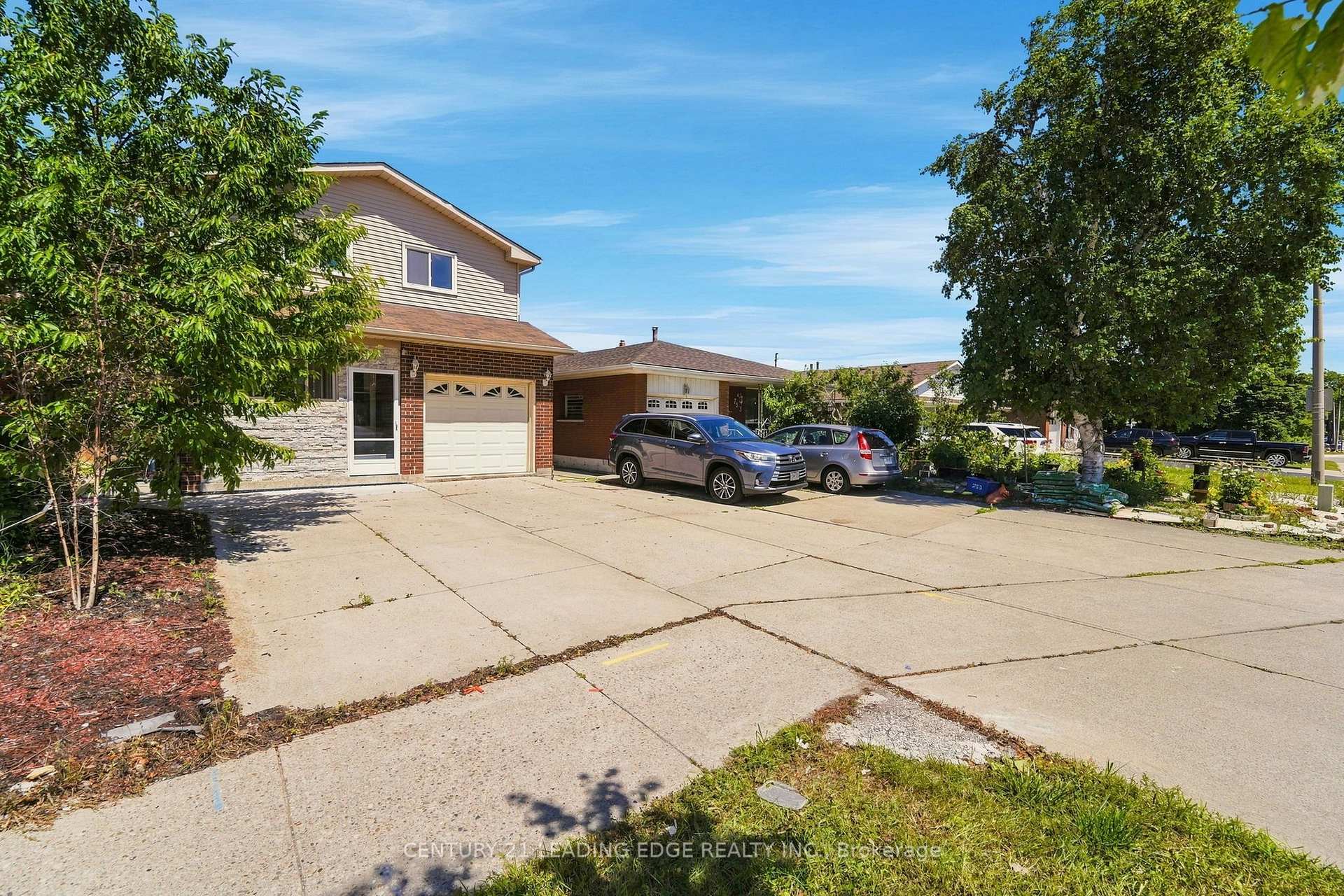 Photo 2 of 749 Stone Church Road E, Hamilton, Randall — HOMEH