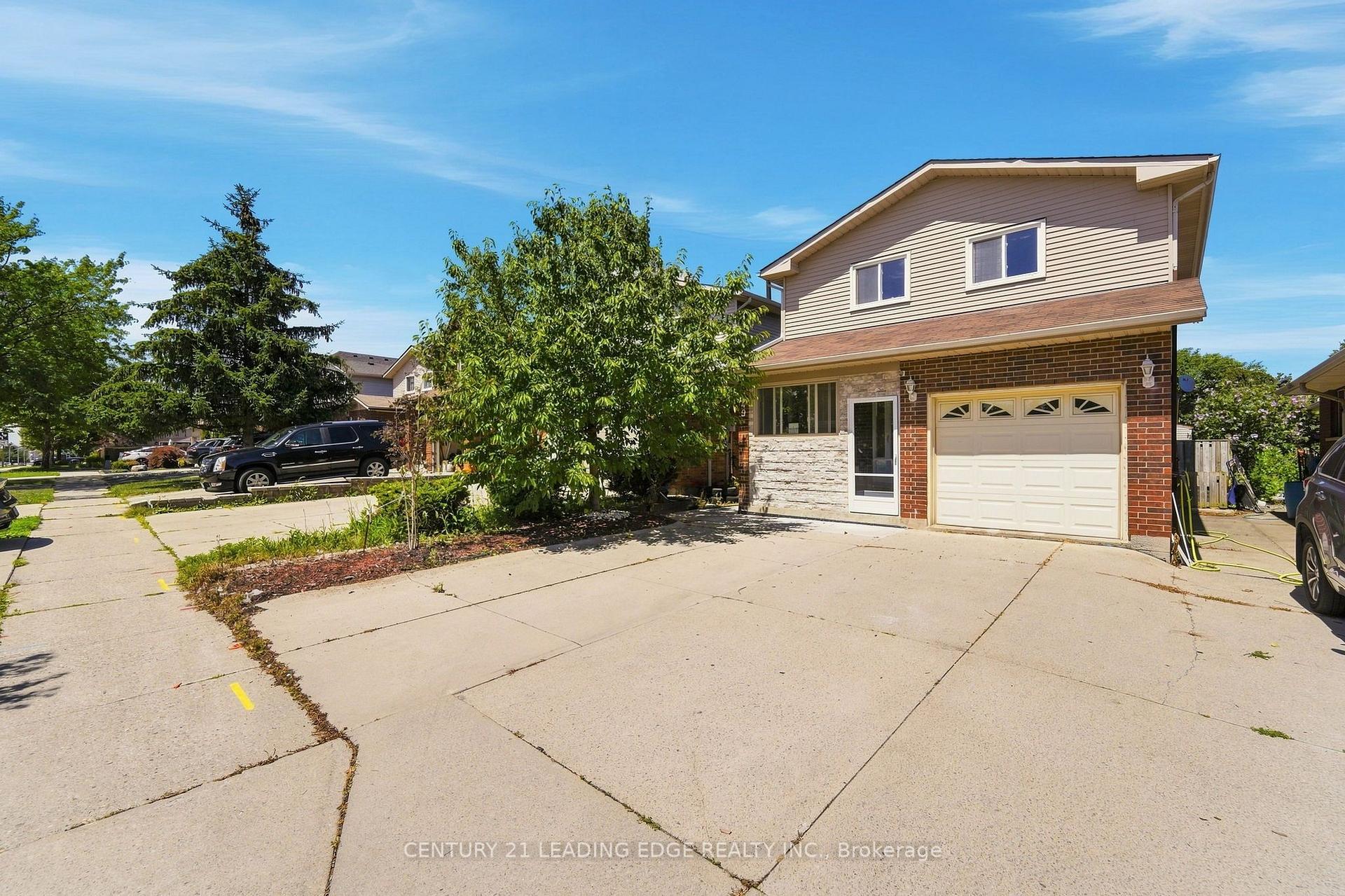 Photo 3 of 749 Stone Church Road E, Hamilton, Randall — HOMEH