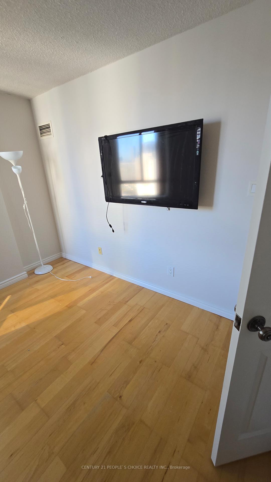 Photo 4 of Unit 2604, 633 Bay Street, Toronto, Bay Street Corridor — HOMEH