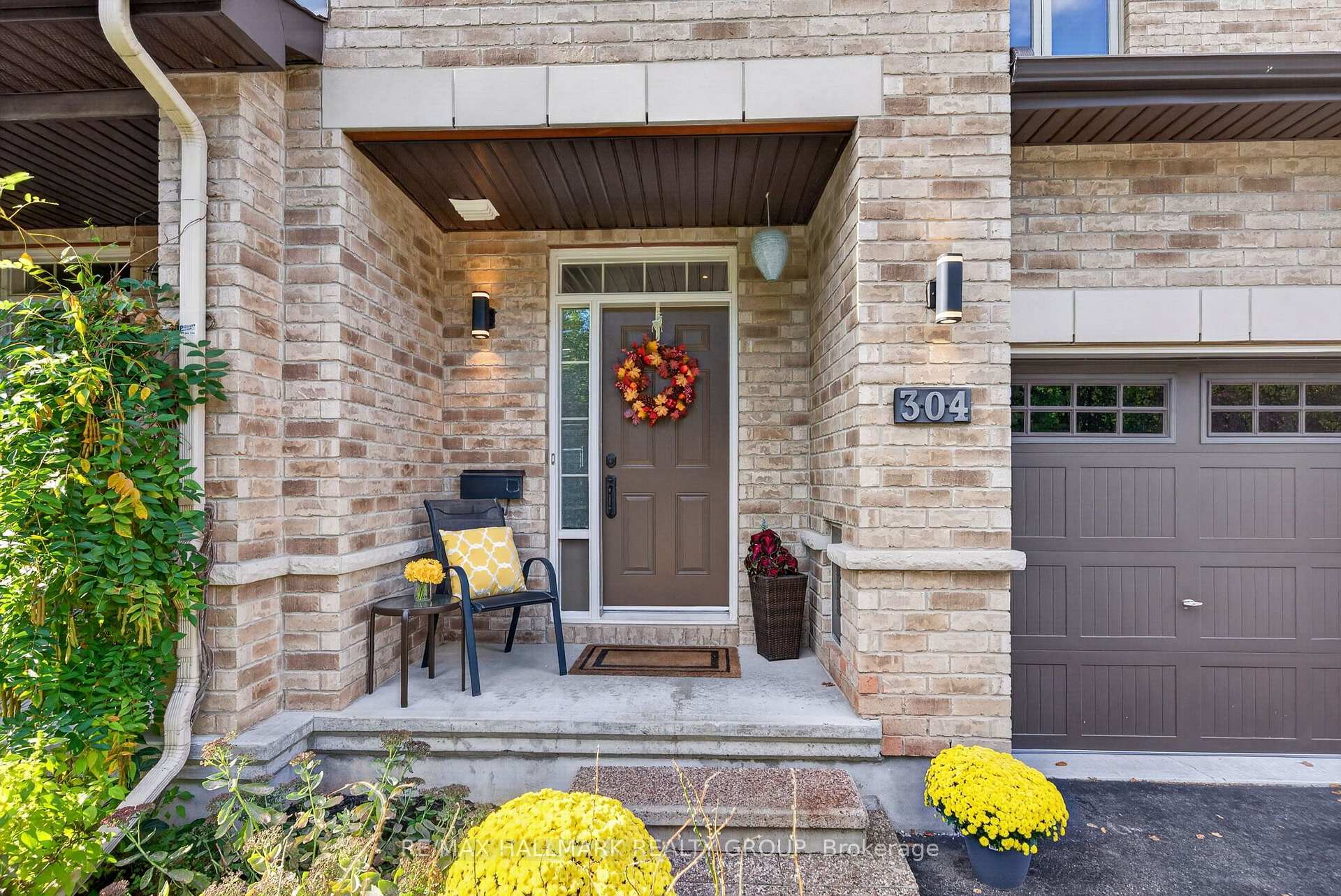 Photo 3 of 304 Celtic Ridge Crescent, Ottawa, Kanata - Morgan's Grant/South March — HOMEH