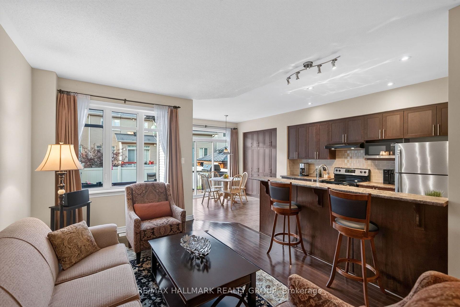 Photo 10 of 304 Celtic Ridge Crescent, Ottawa, Kanata - Morgan's Grant/South March — HOMEH