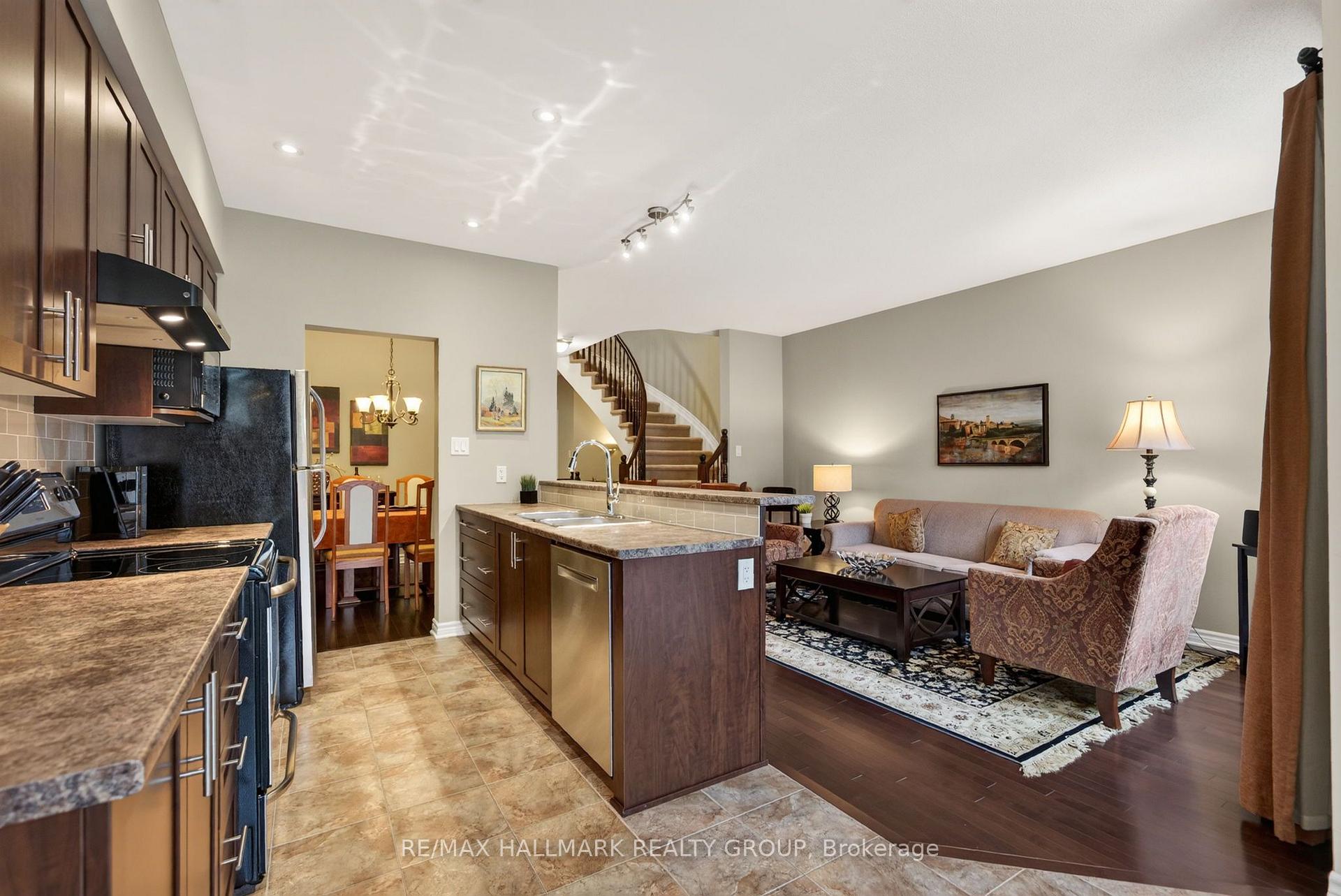 Photo 14 of 304 Celtic Ridge Crescent, Ottawa, Kanata - Morgan's Grant/South March — HOMEH