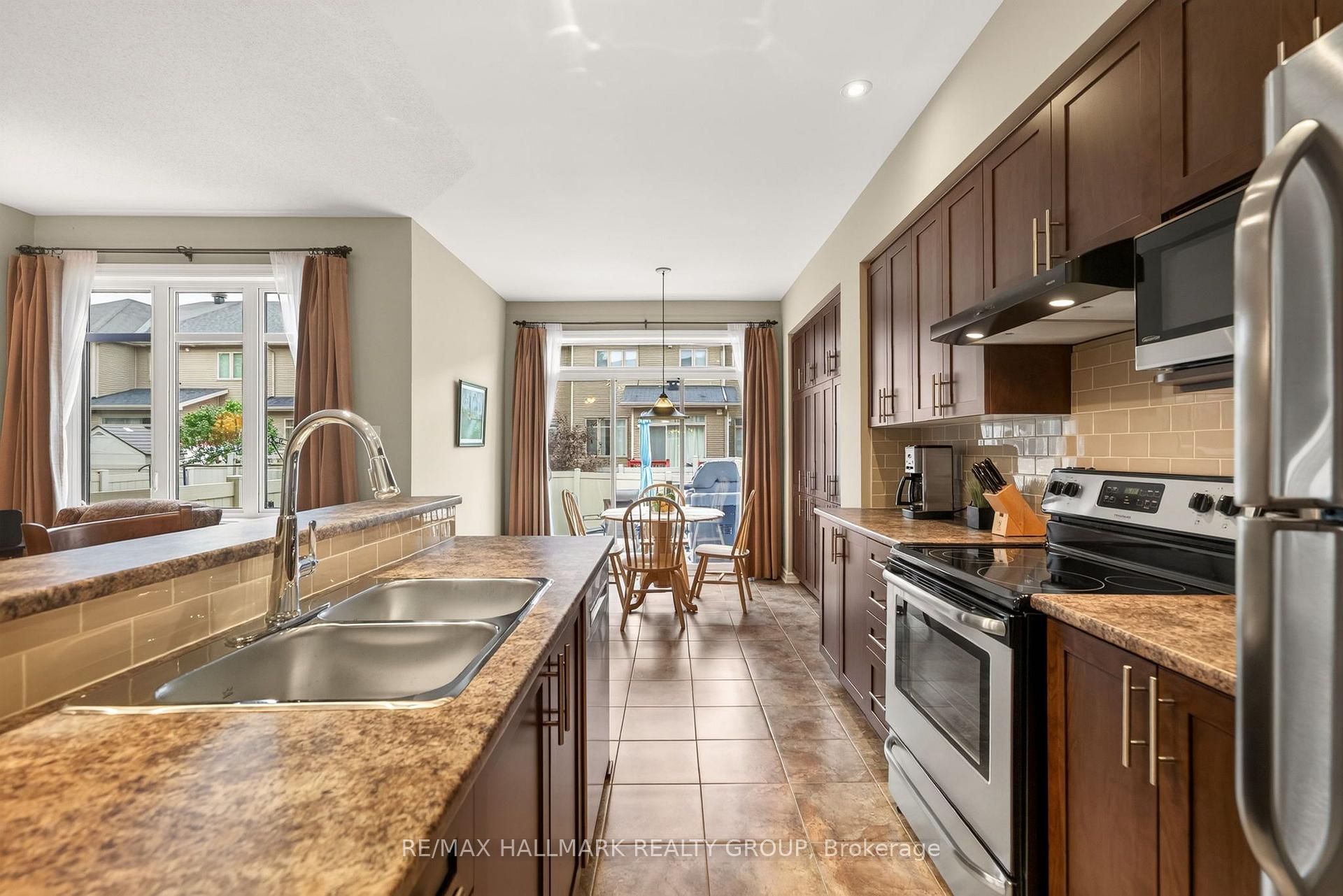 Photo 16 of 304 Celtic Ridge Crescent, Ottawa, Kanata - Morgan's Grant/South March — HOMEH