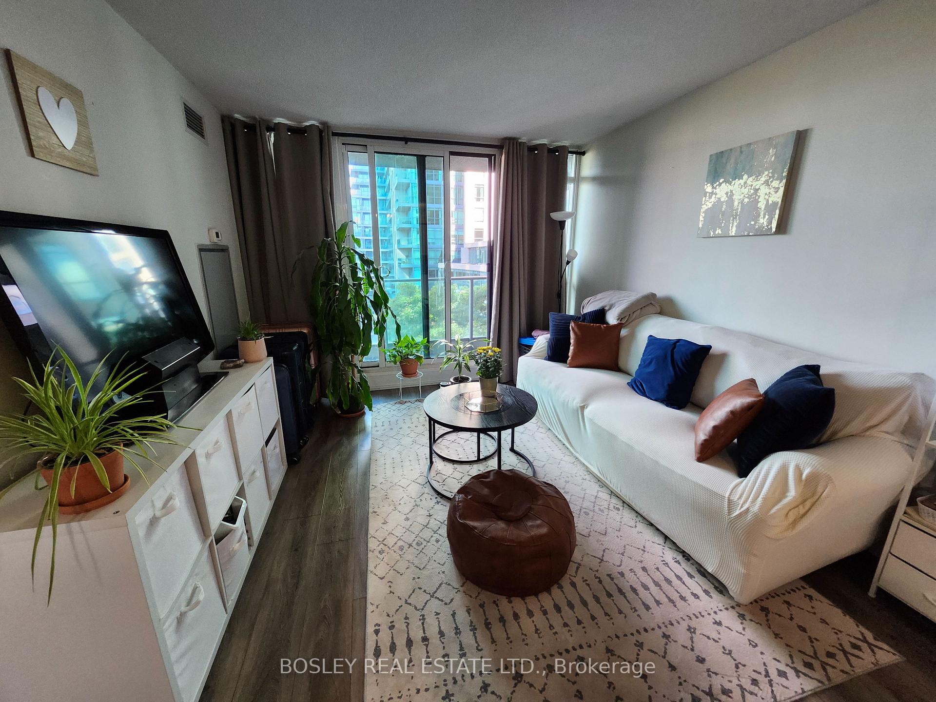 Photo 4 of Unit 414, 215 Fort York Boulevard, Toronto, Niagara — HOMEH