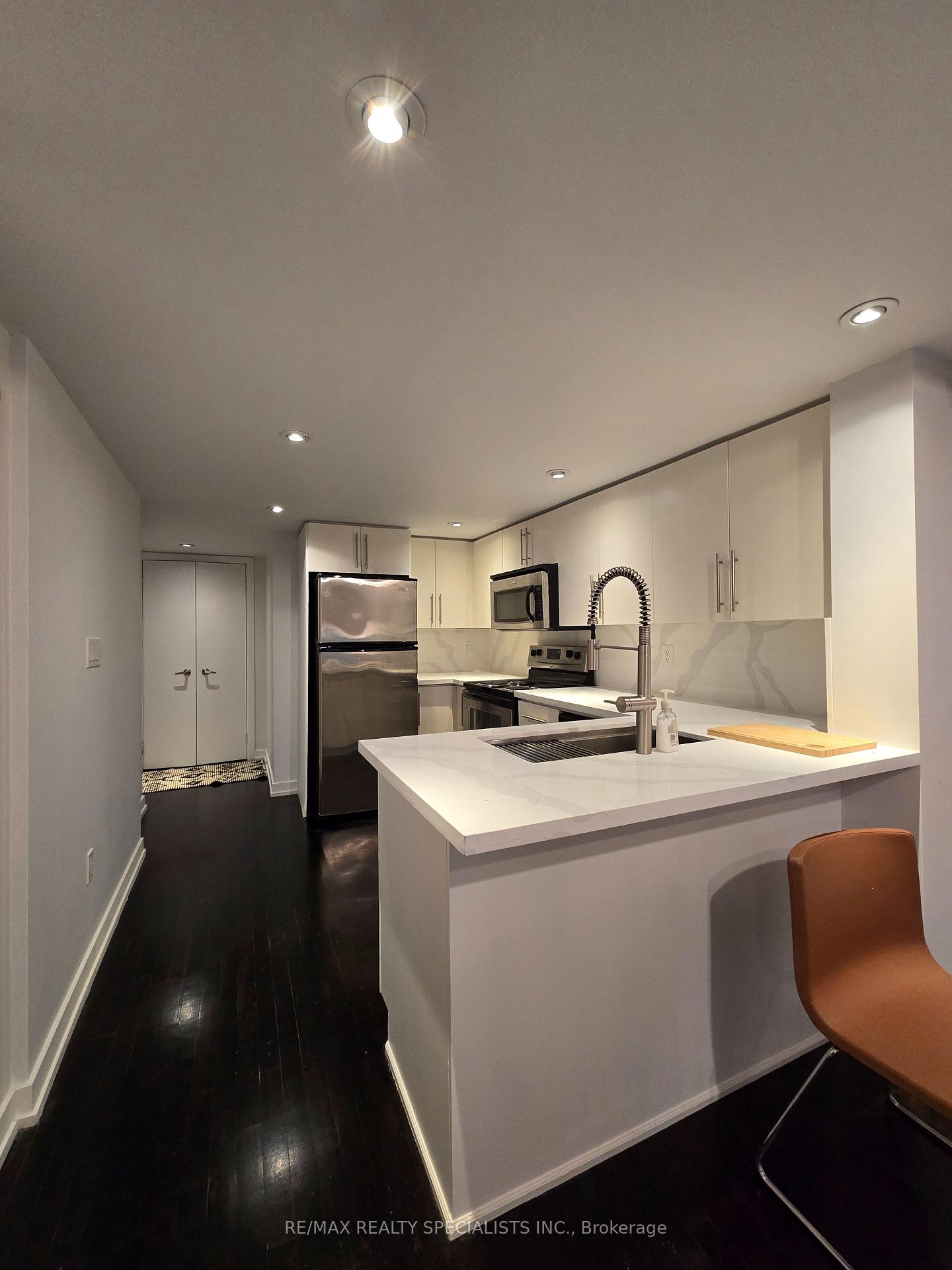 Photo 5 of Unit 201, 1100 Lansdowne Avenue, Toronto, Dovercourt-Wallace Emerson-Junction — HOMEH