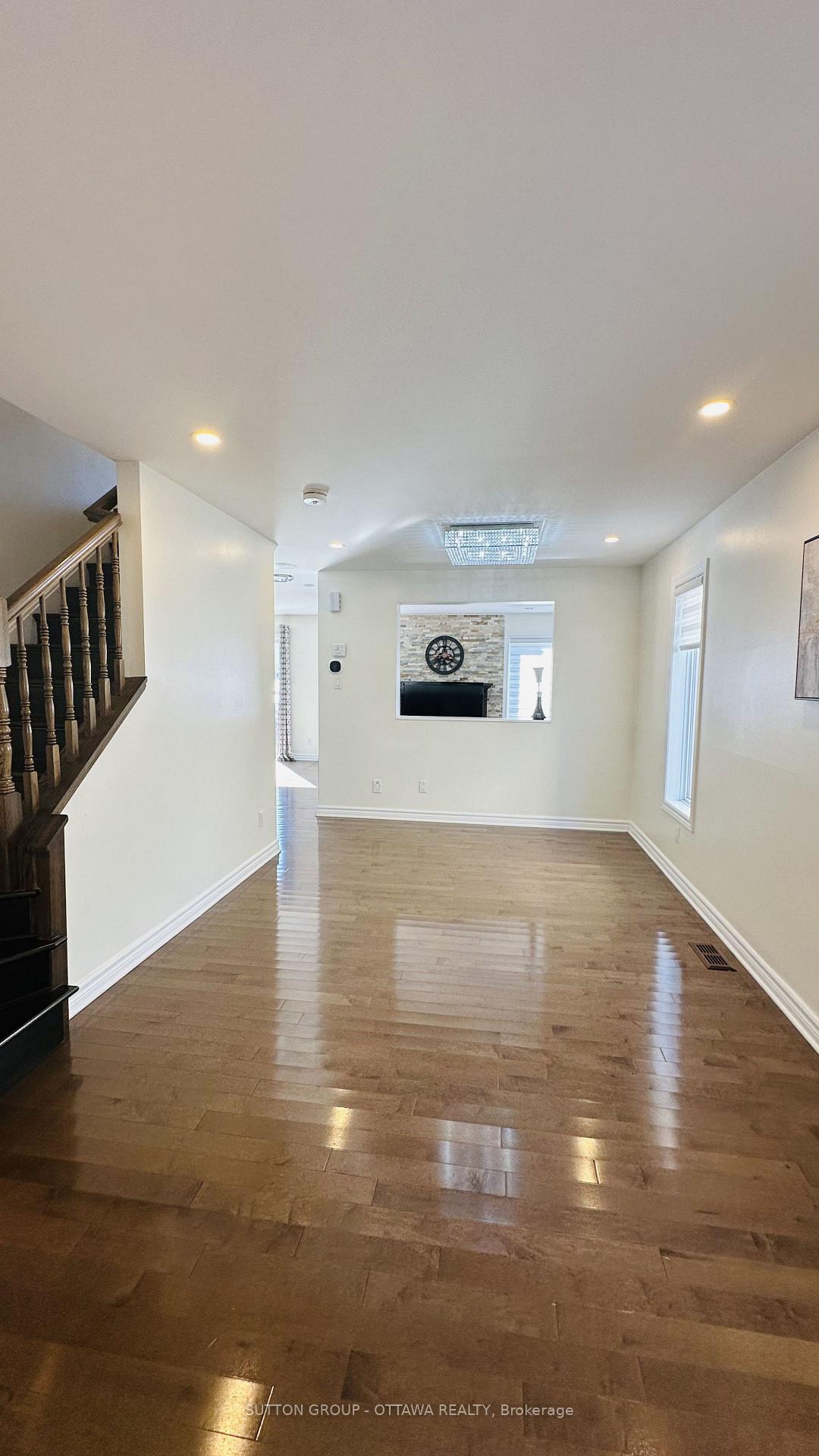 Photo 3 of 608 Clearbrook Drive, Ottawa, Barrhaven - Strandherd — HOMEH