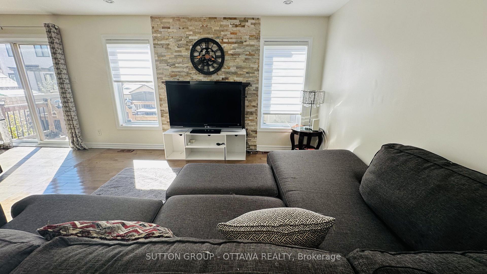 Photo 4 of 608 Clearbrook Drive, Ottawa, Barrhaven - Strandherd — HOMEH