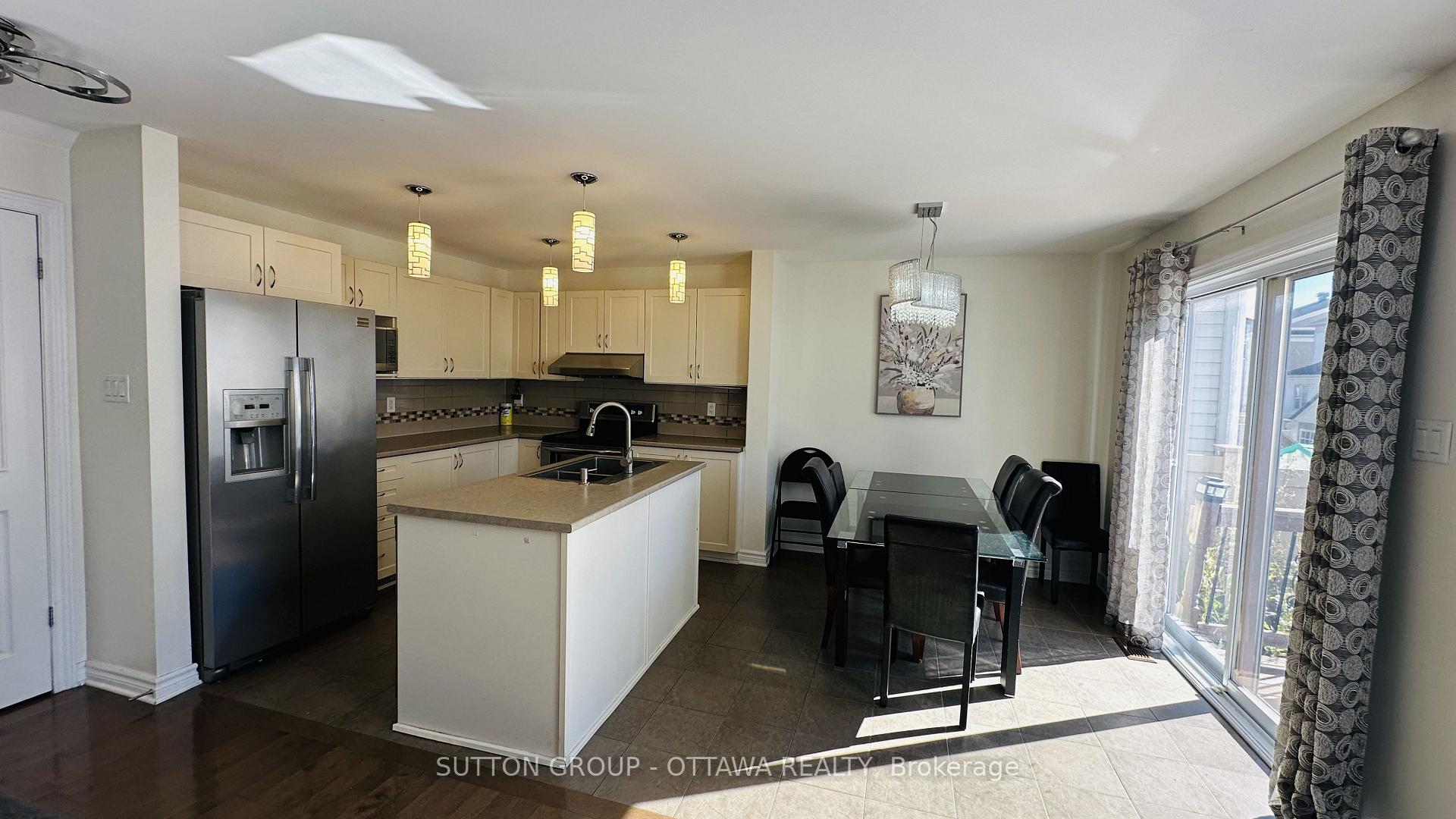 Photo 5 of 608 Clearbrook Drive, Ottawa, Barrhaven - Strandherd — HOMEH