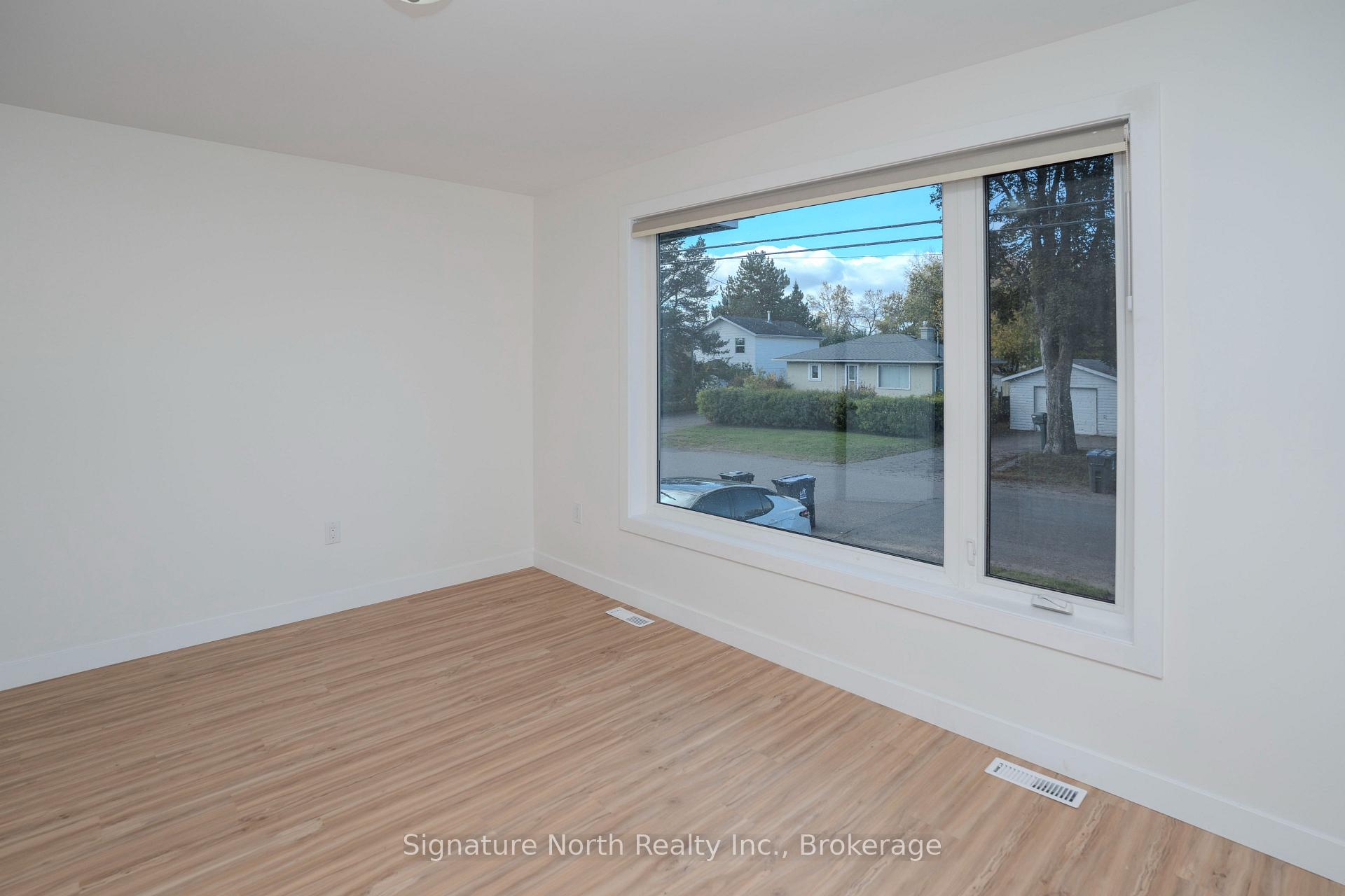 Photo 3 of 167 Bruce Street, Thunder Bay, Shuniah — HOMEH