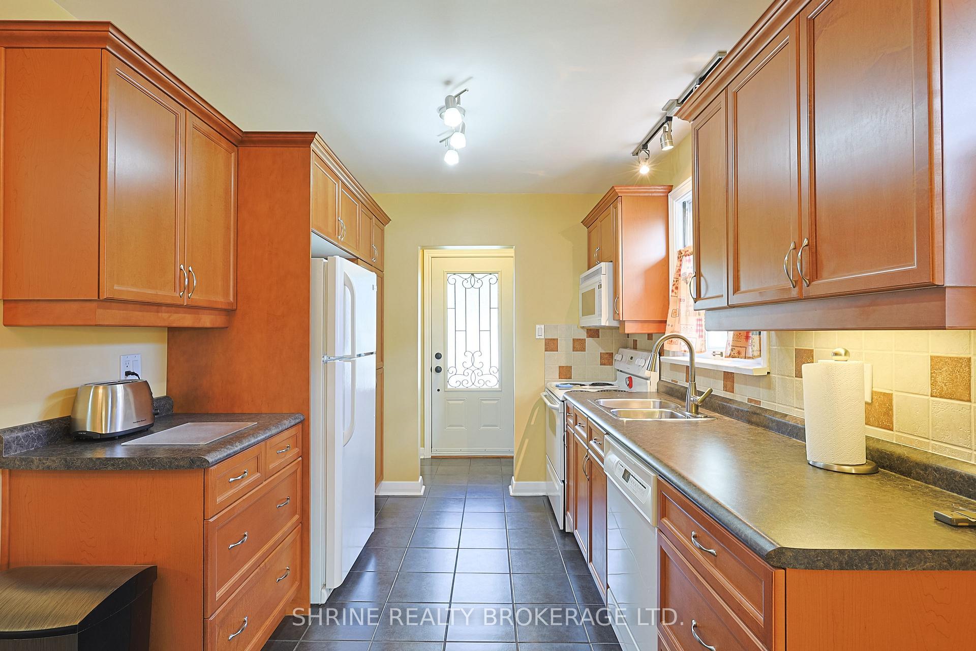 Photo 11 of 227 Sterling Street, London, East C — HOMEH