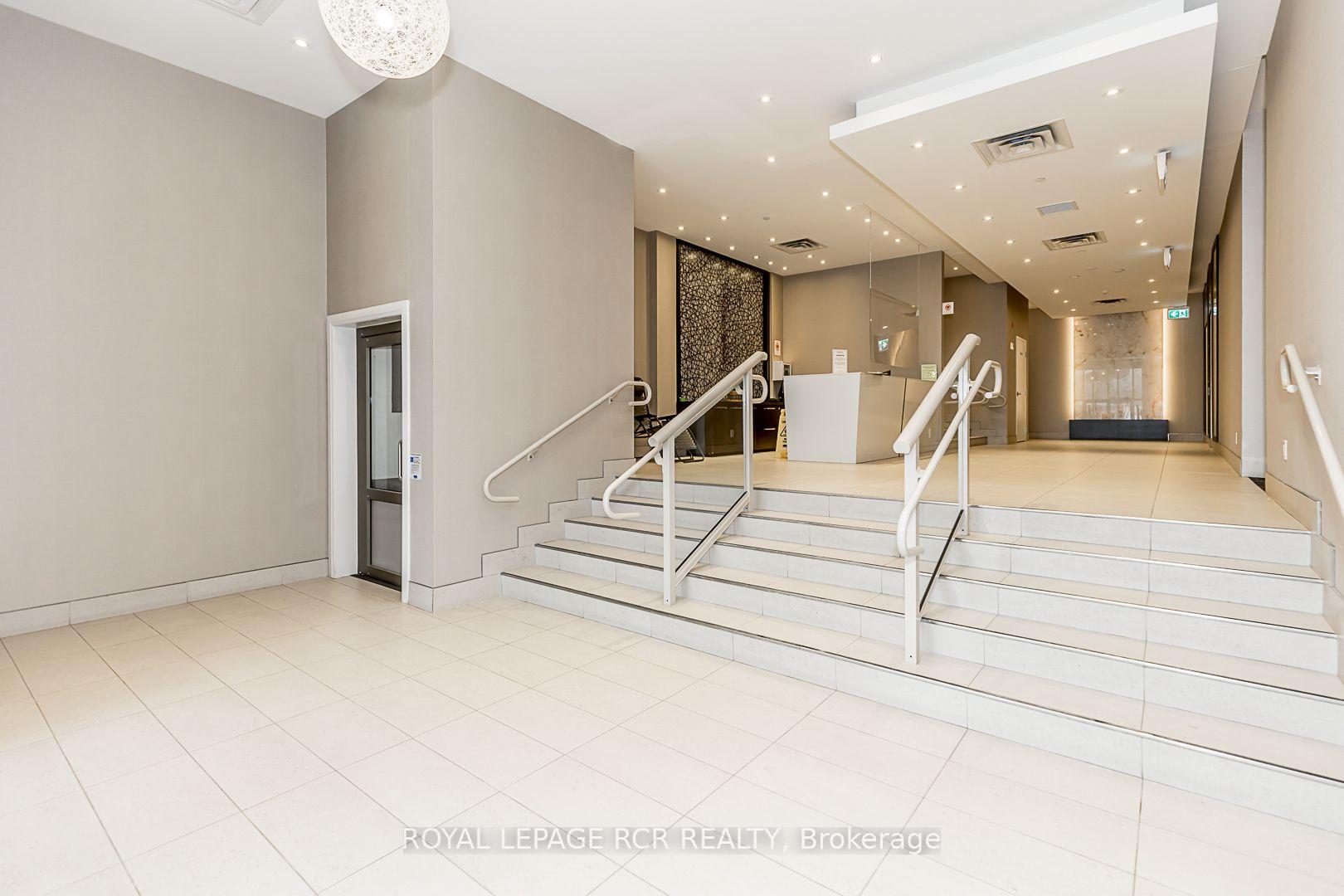 Photo 5 of Unit 707, 15277 Yonge Street, Aurora, Aurora Village — HOMEH