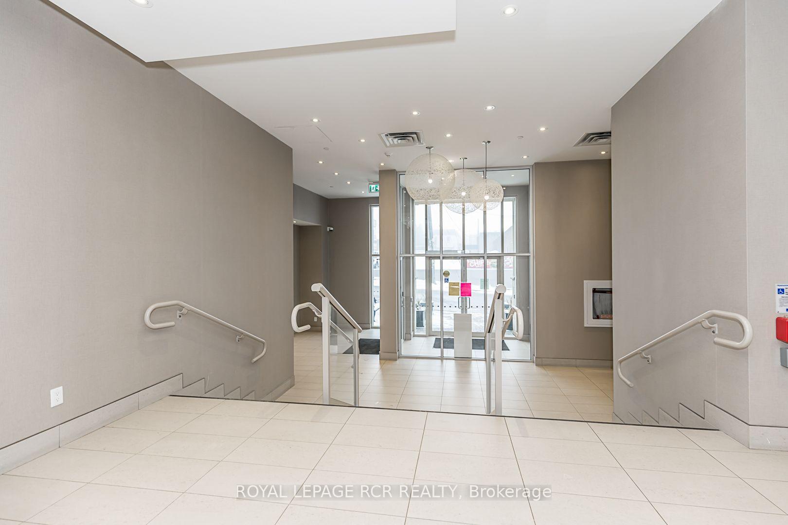 Photo 7 of Unit 707, 15277 Yonge Street, Aurora, Aurora Village — HOMEH