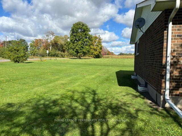 Photo 3 of 320 Myrtle Road E, Whitby, Rural Whitby — HOMEH