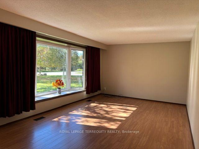 Photo 4 of 320 Myrtle Road E, Whitby, Rural Whitby — HOMEH