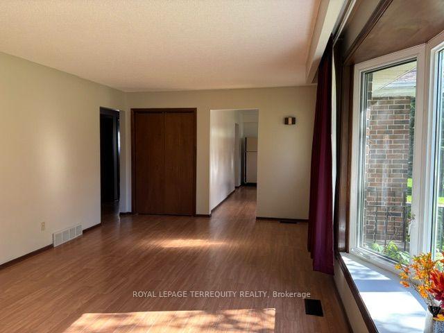 Photo 6 of 320 Myrtle Road E, Whitby, Rural Whitby — HOMEH