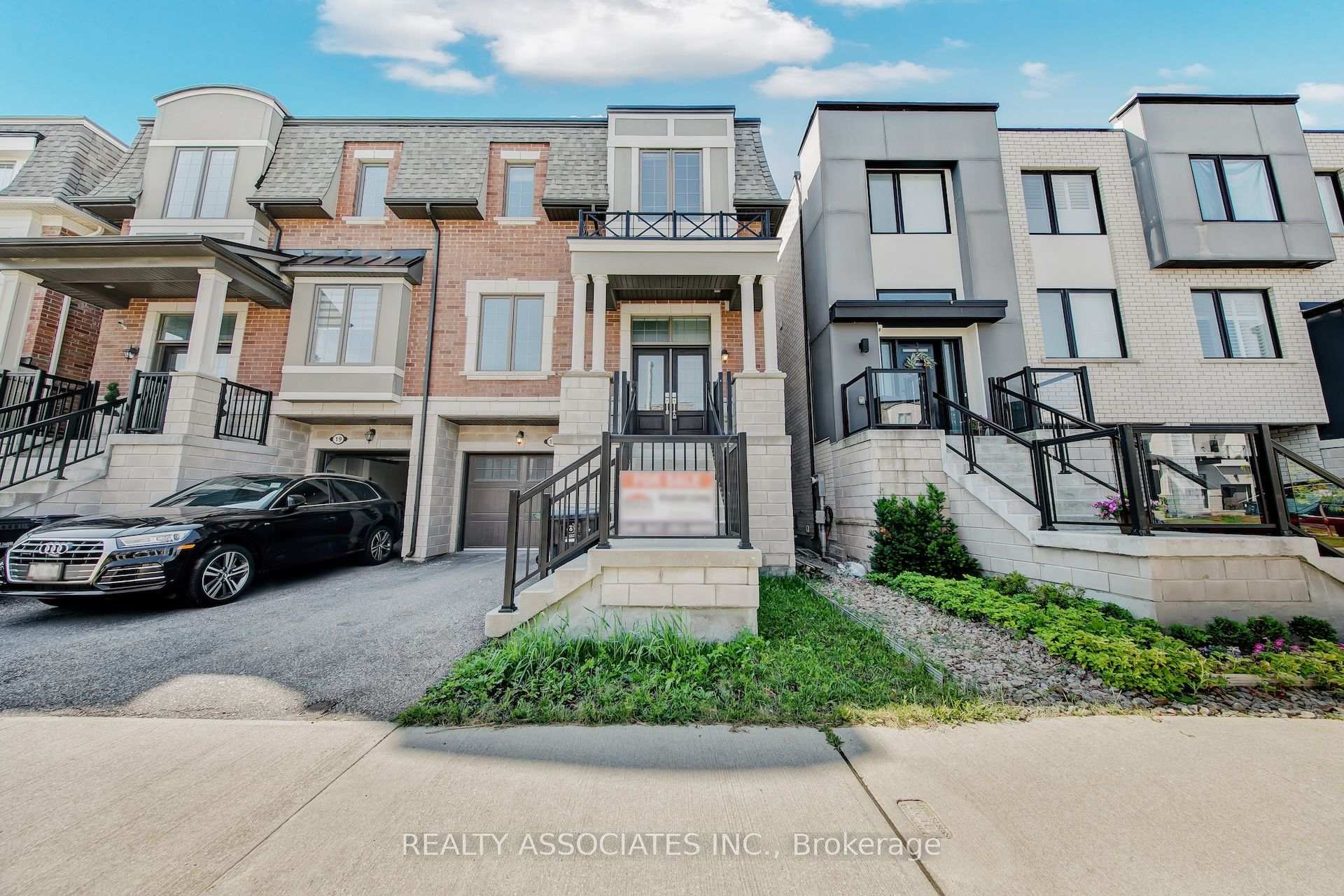 Photo 1 of 17 Vaudeville Drive, Etobicoke, Alderwood — HOMEH
