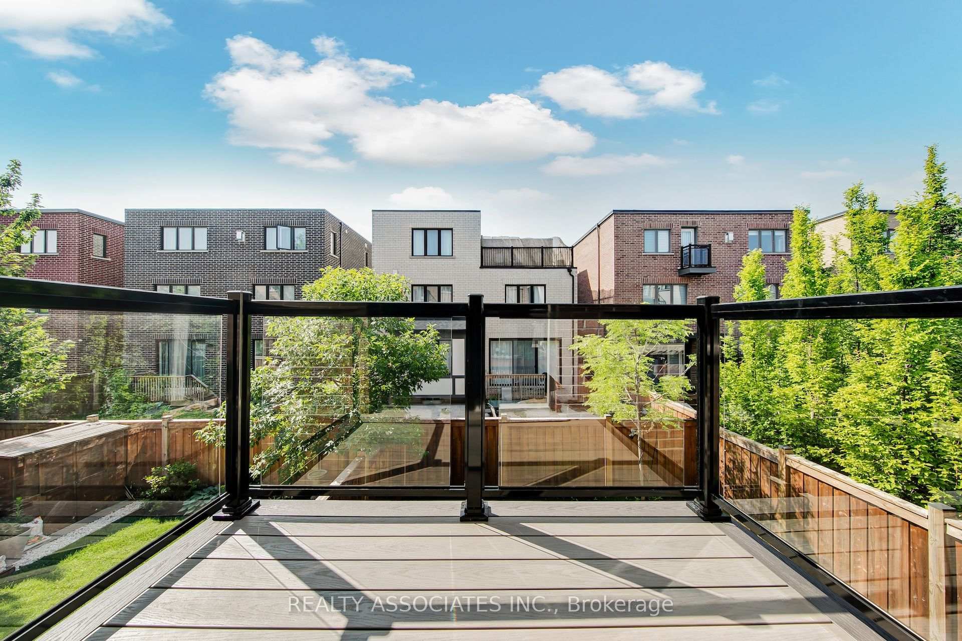 Photo 2 of 17 Vaudeville Drive, Etobicoke, Alderwood — HOMEH