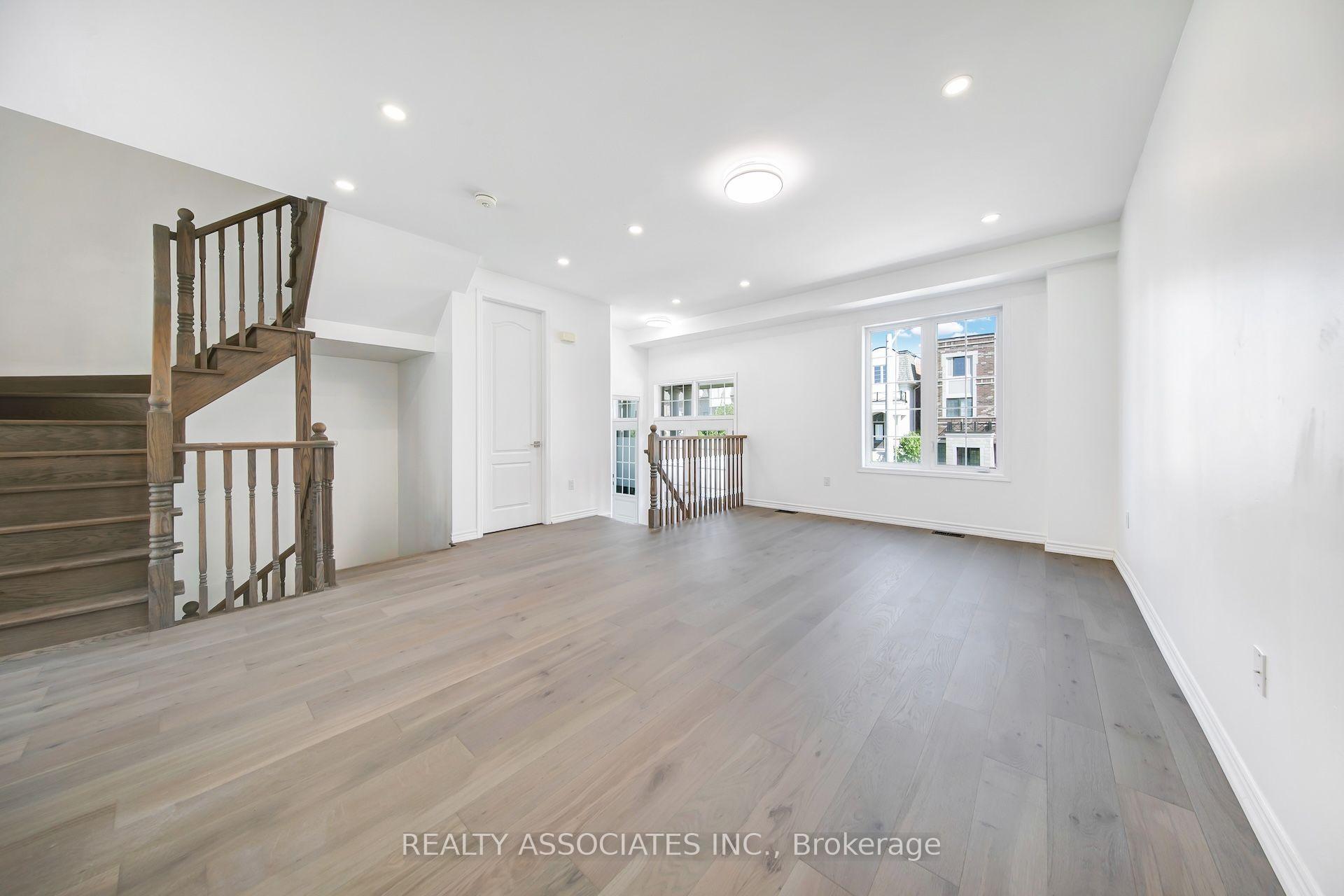 Photo 4 of 17 Vaudeville Drive, Etobicoke, Alderwood — HOMEH