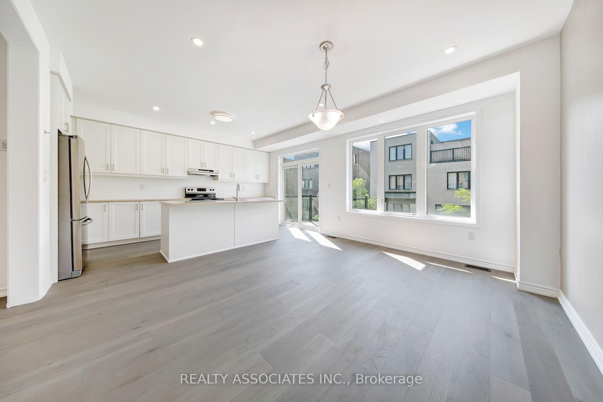 Photo 5 of 17 Vaudeville Drive, Etobicoke, Alderwood — HOMEH