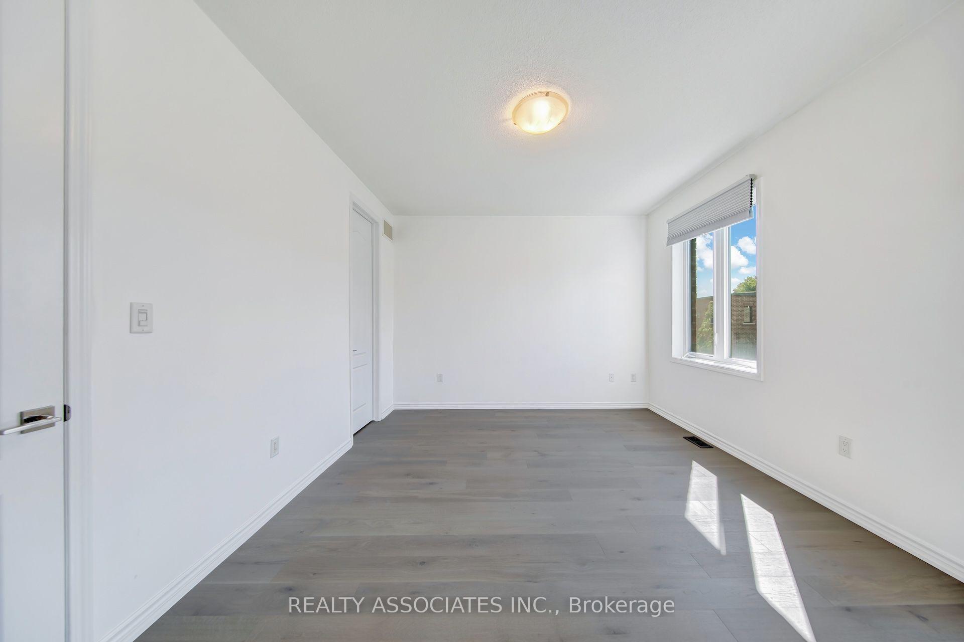 Photo 7 of 17 Vaudeville Drive, Etobicoke, Alderwood — HOMEH