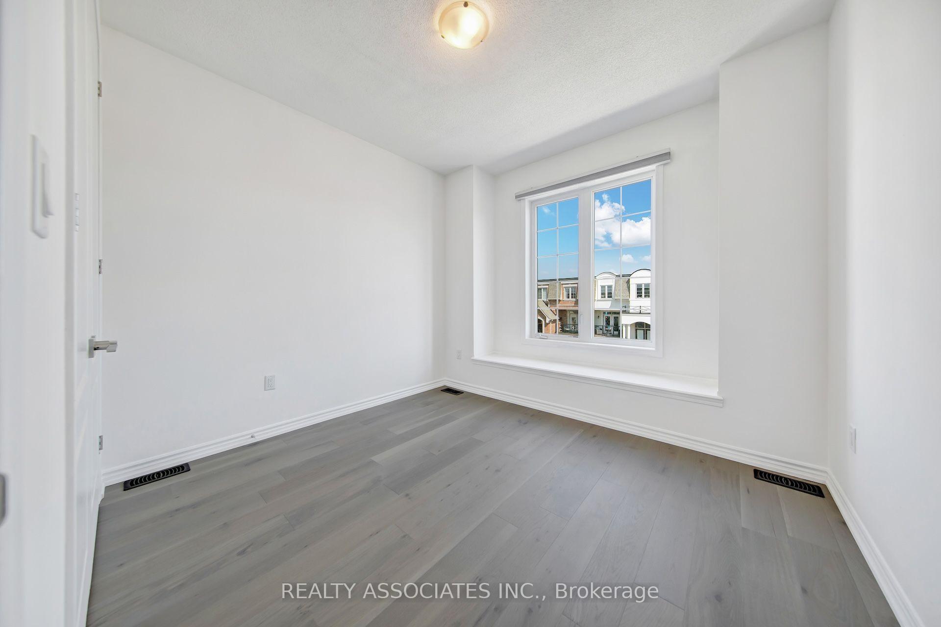 Photo 8 of 17 Vaudeville Drive, Etobicoke, Alderwood — HOMEH