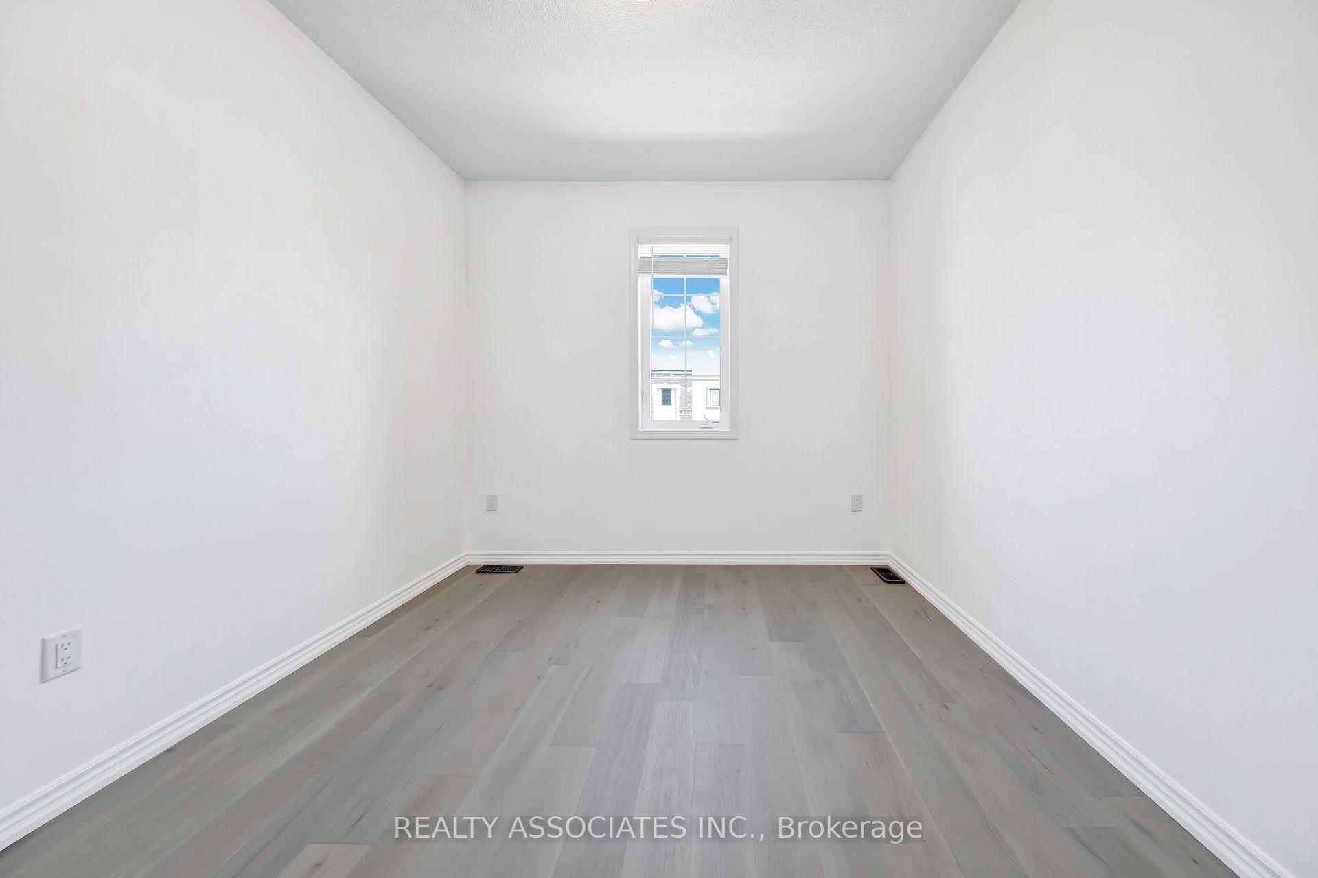 Photo 9 of 17 Vaudeville Drive, Etobicoke, Alderwood — HOMEH