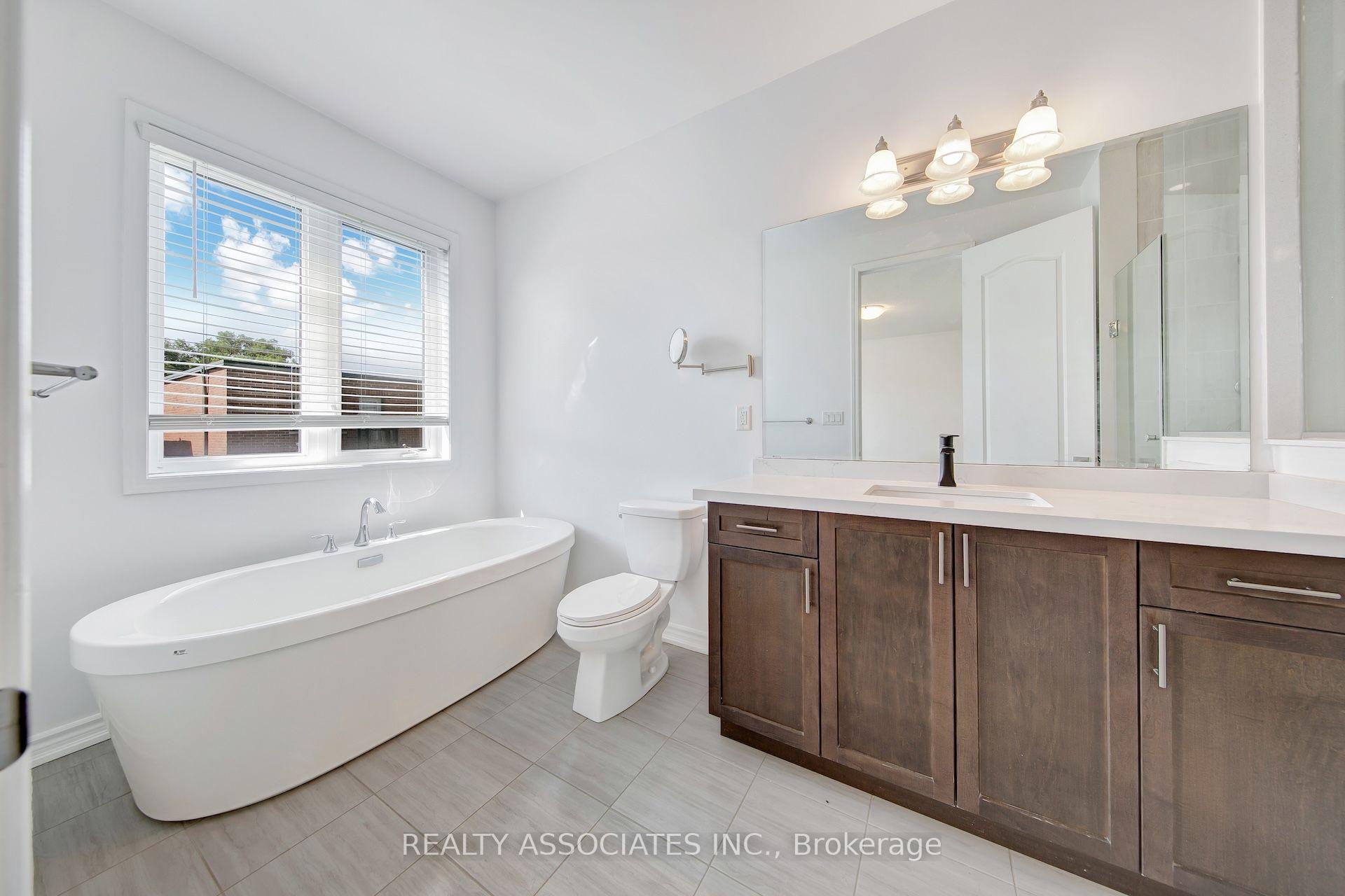 Photo 10 of 17 Vaudeville Drive, Etobicoke, Alderwood — HOMEH