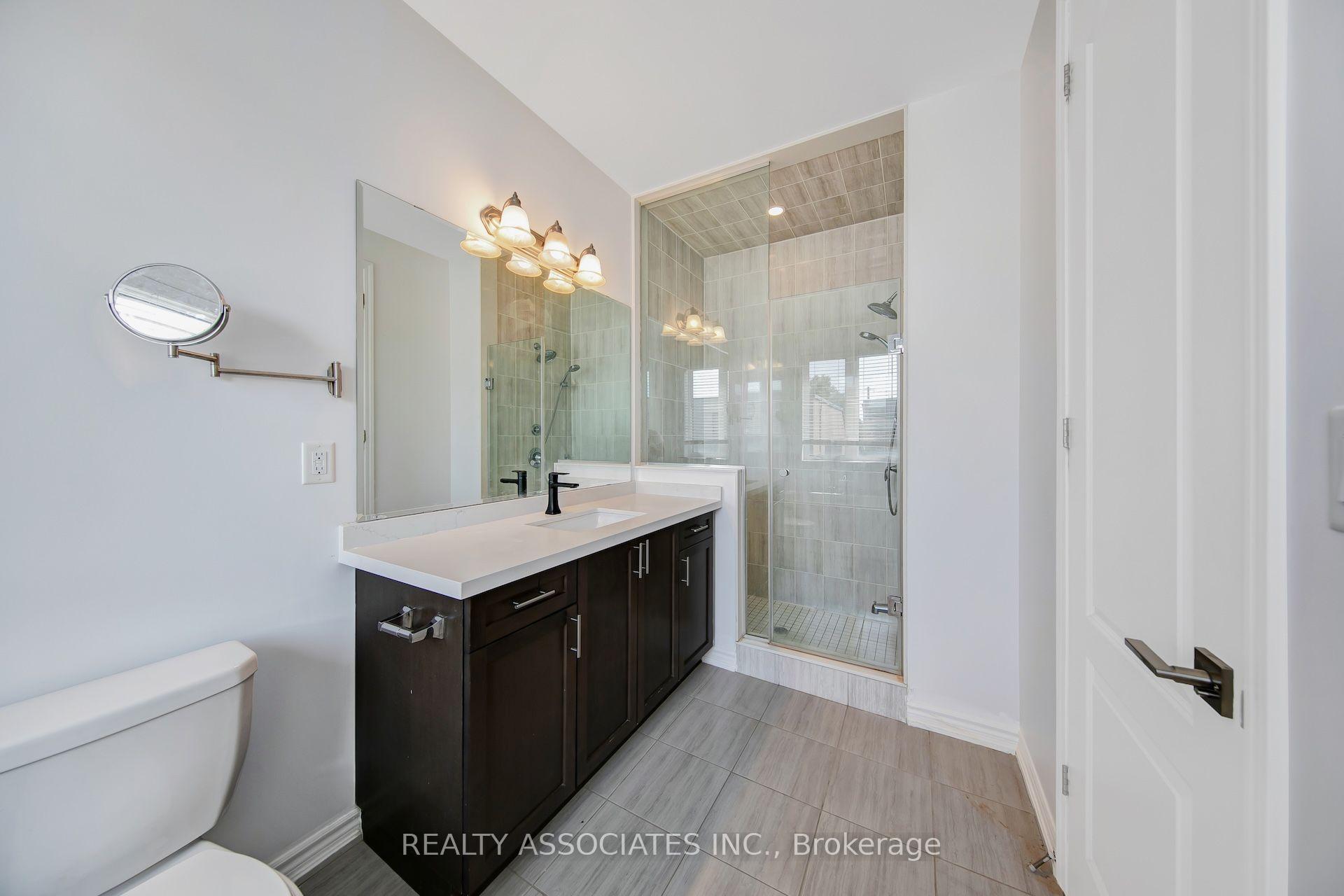 Photo 11 of 17 Vaudeville Drive, Etobicoke, Alderwood — HOMEH