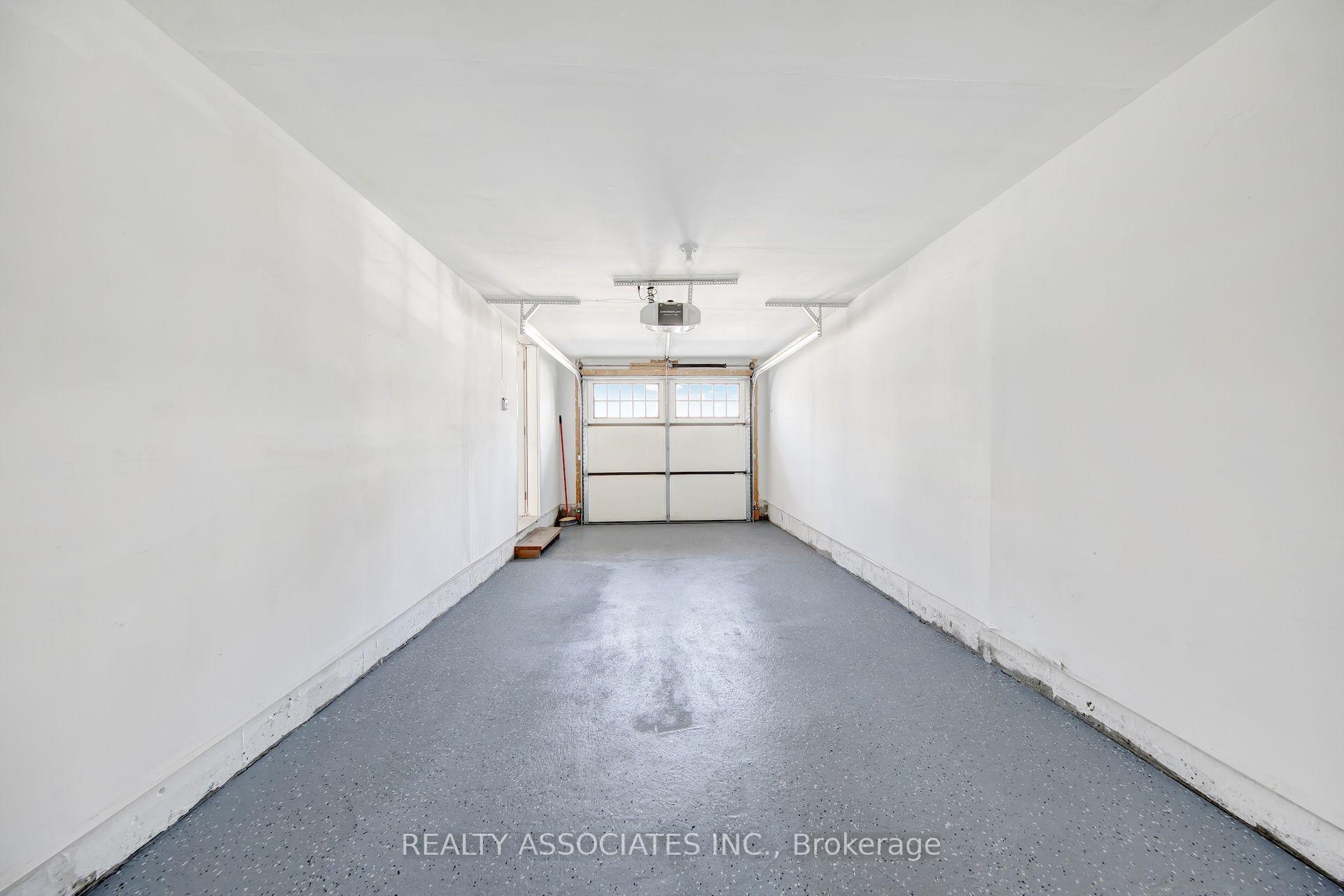 Photo 14 of 17 Vaudeville Drive, Etobicoke, Alderwood — HOMEH