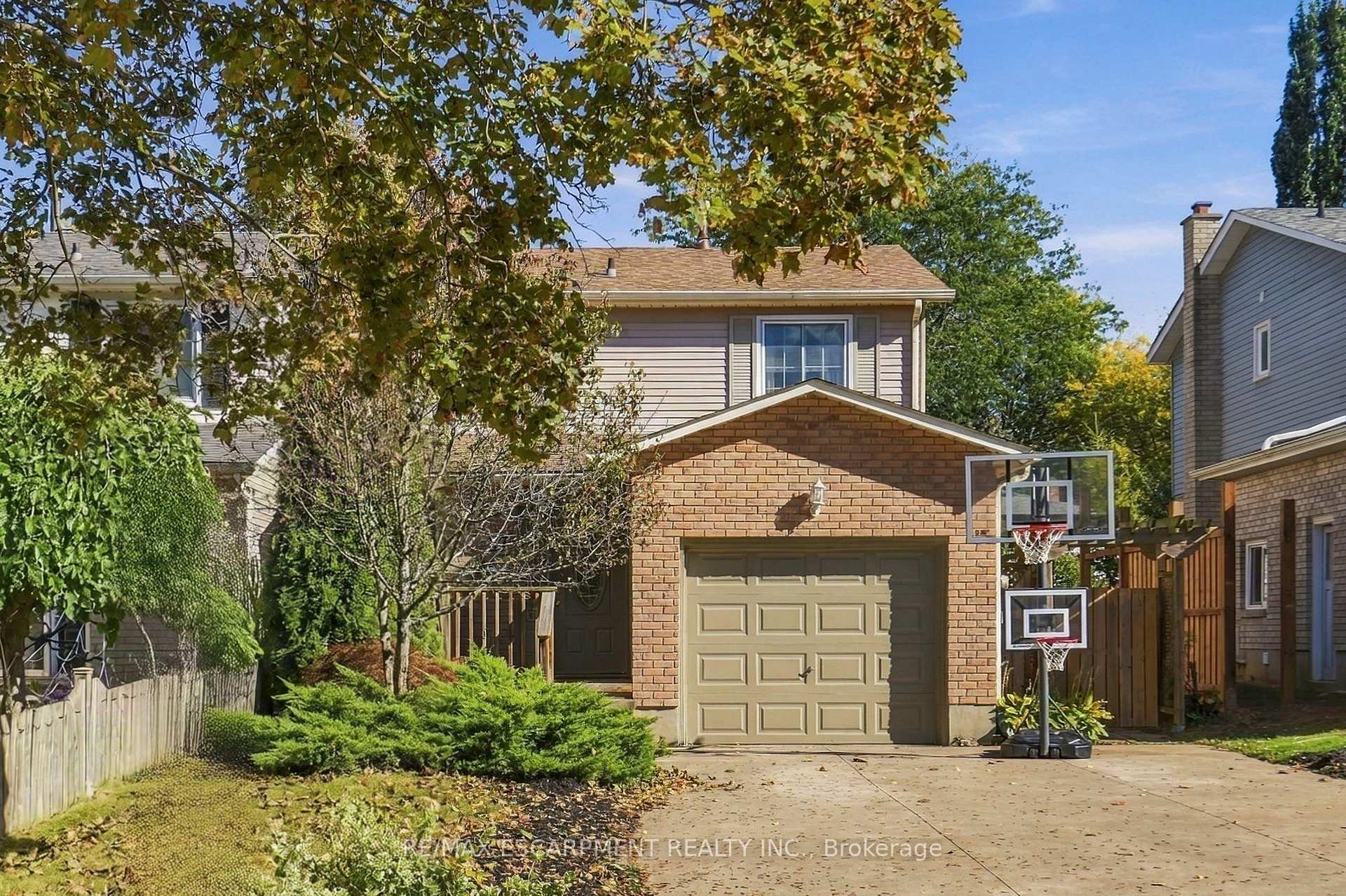 Photo 4 of 37 Bayview Drive, Grimsby, Grimsby Beach — HOMEH