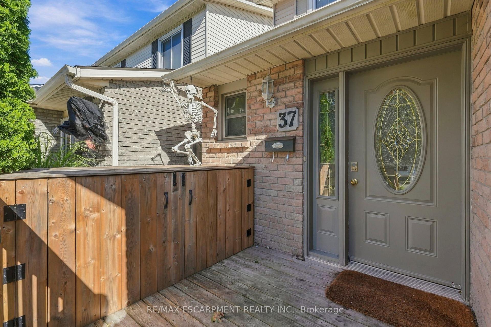 Photo 5 of 37 Bayview Drive, Grimsby, Grimsby Beach — HOMEH