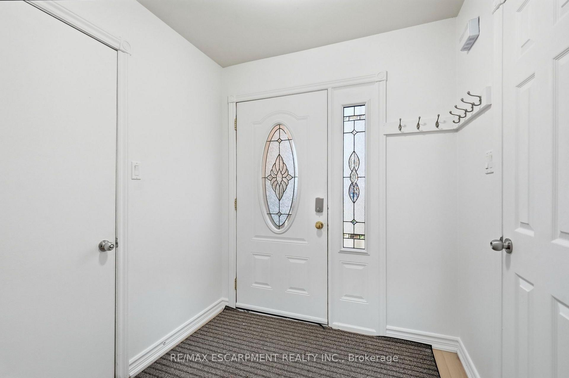 Photo 3 of 37 Bayview Drive, Grimsby, Grimsby Beach — HOMEH