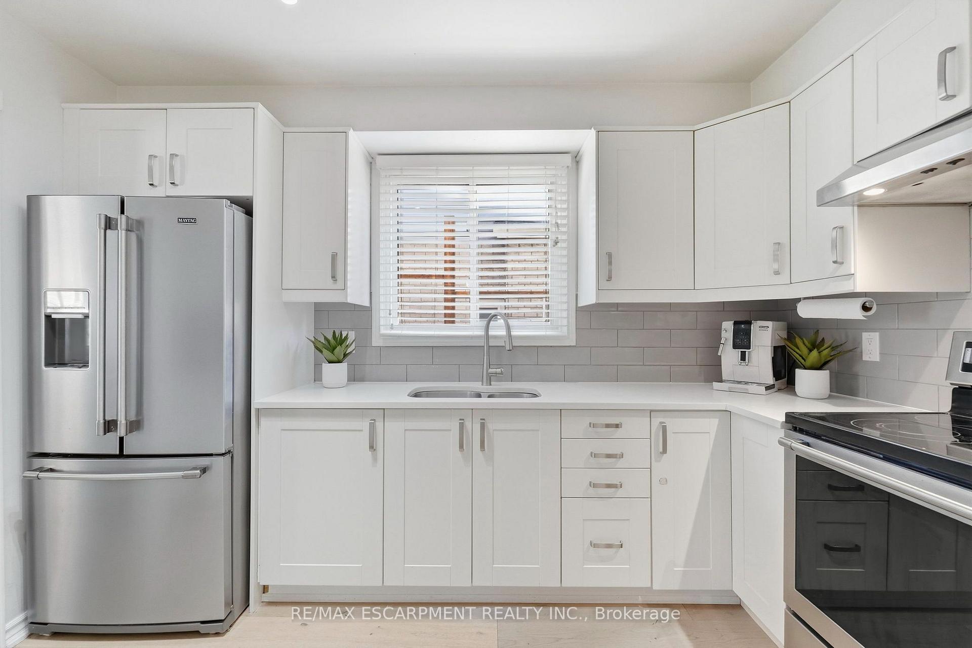 Photo 13 of 37 Bayview Drive, Grimsby, Grimsby Beach — HOMEH