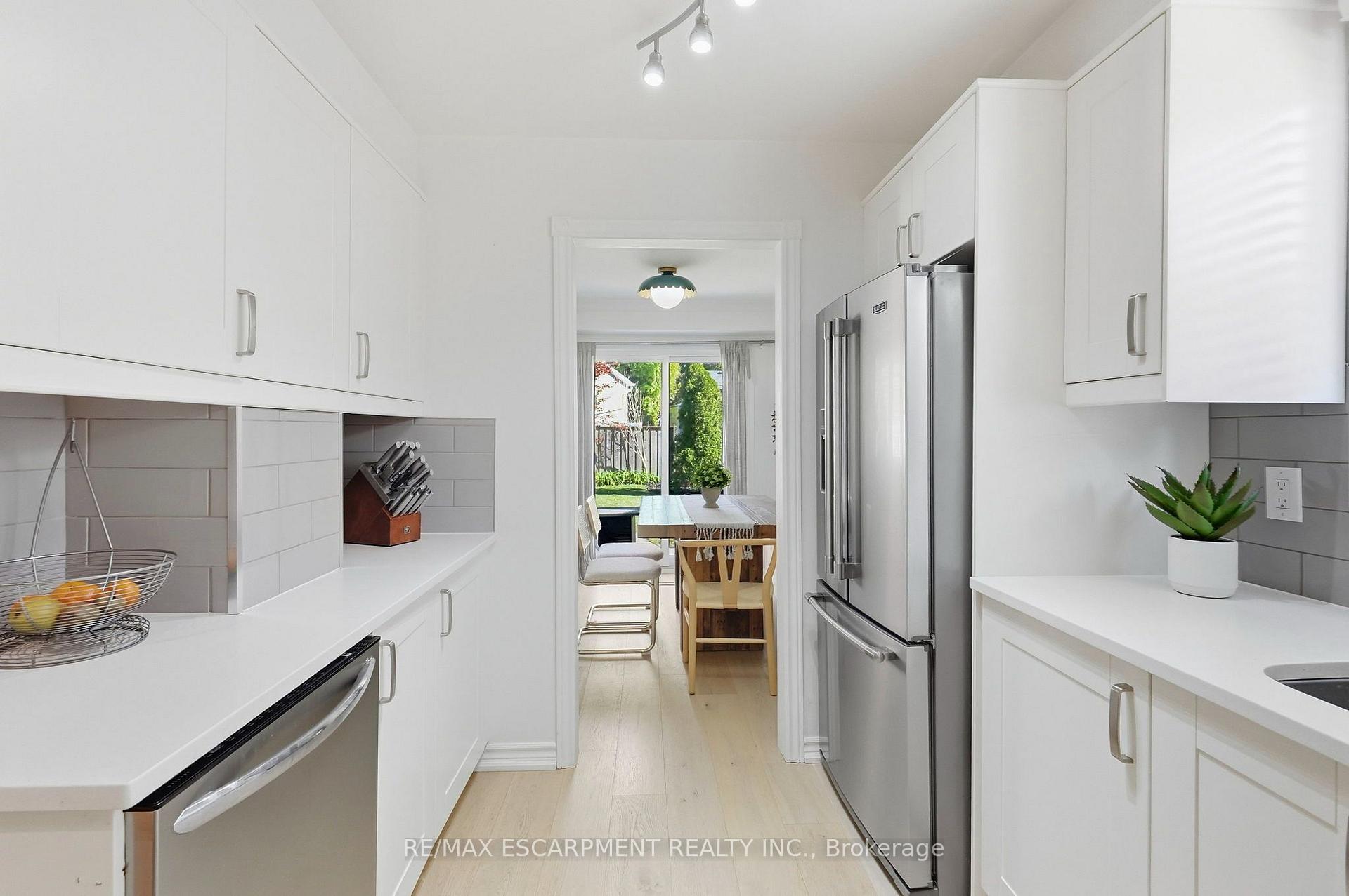 Photo 16 of 37 Bayview Drive, Grimsby, Grimsby Beach — HOMEH