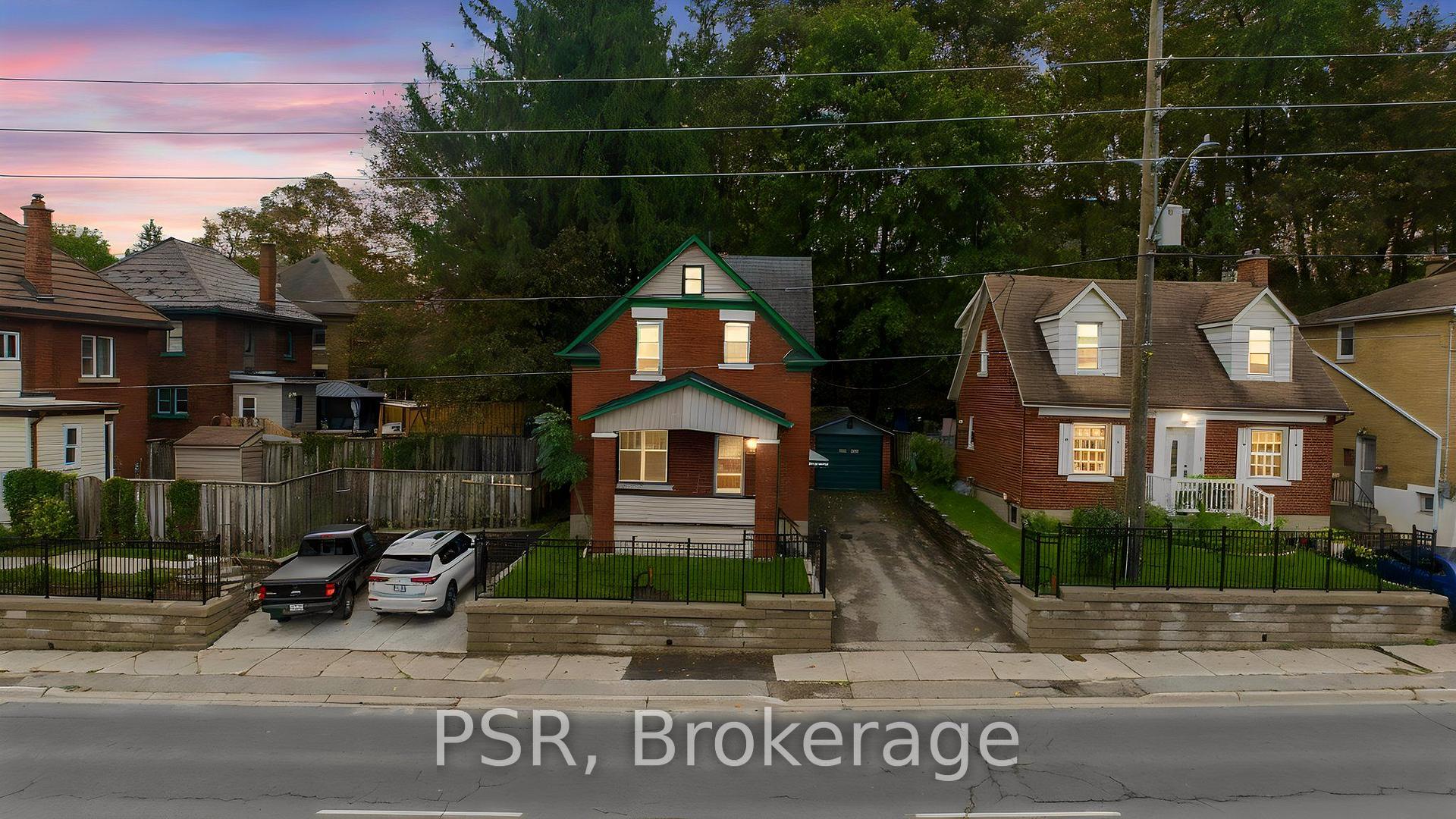 Photo of 381 Victoria Avenue N