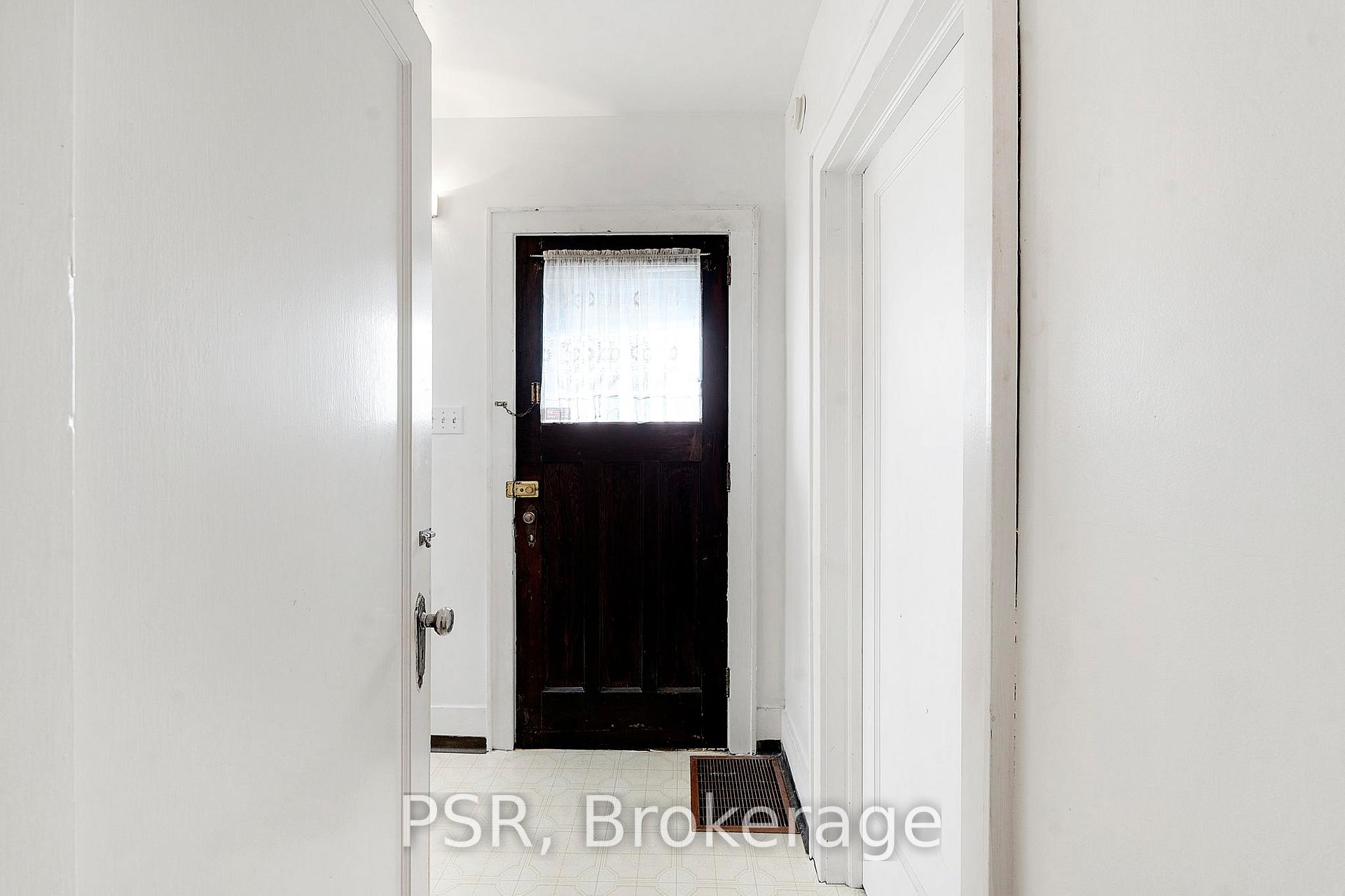 Photo 3 of 381 Victoria Avenue N, Kitchener, Civic Centre — HOMEH