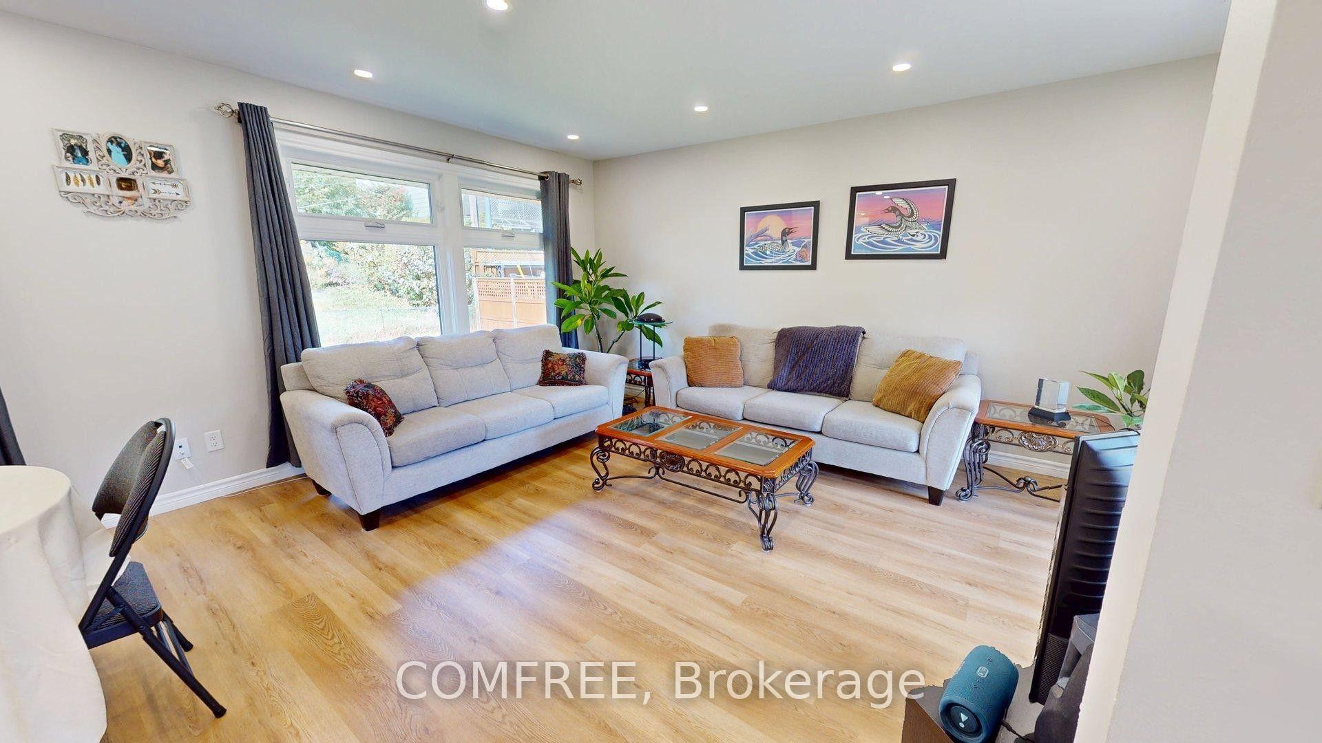 Photo 3 of 73 Elizabeth Drive, Halton Hills, Acton — HOMEH