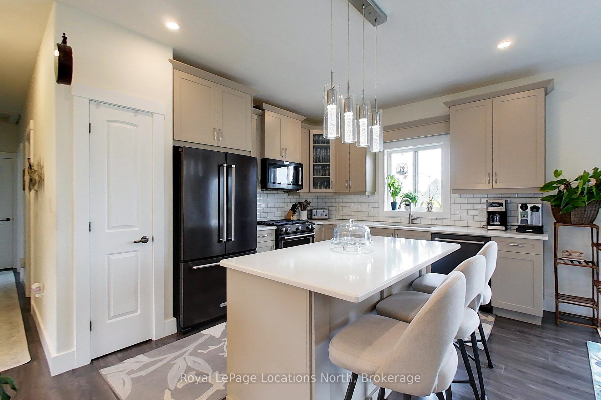 Photo 11 of 204 Mactay Drive, Chatsworth — HOMEH