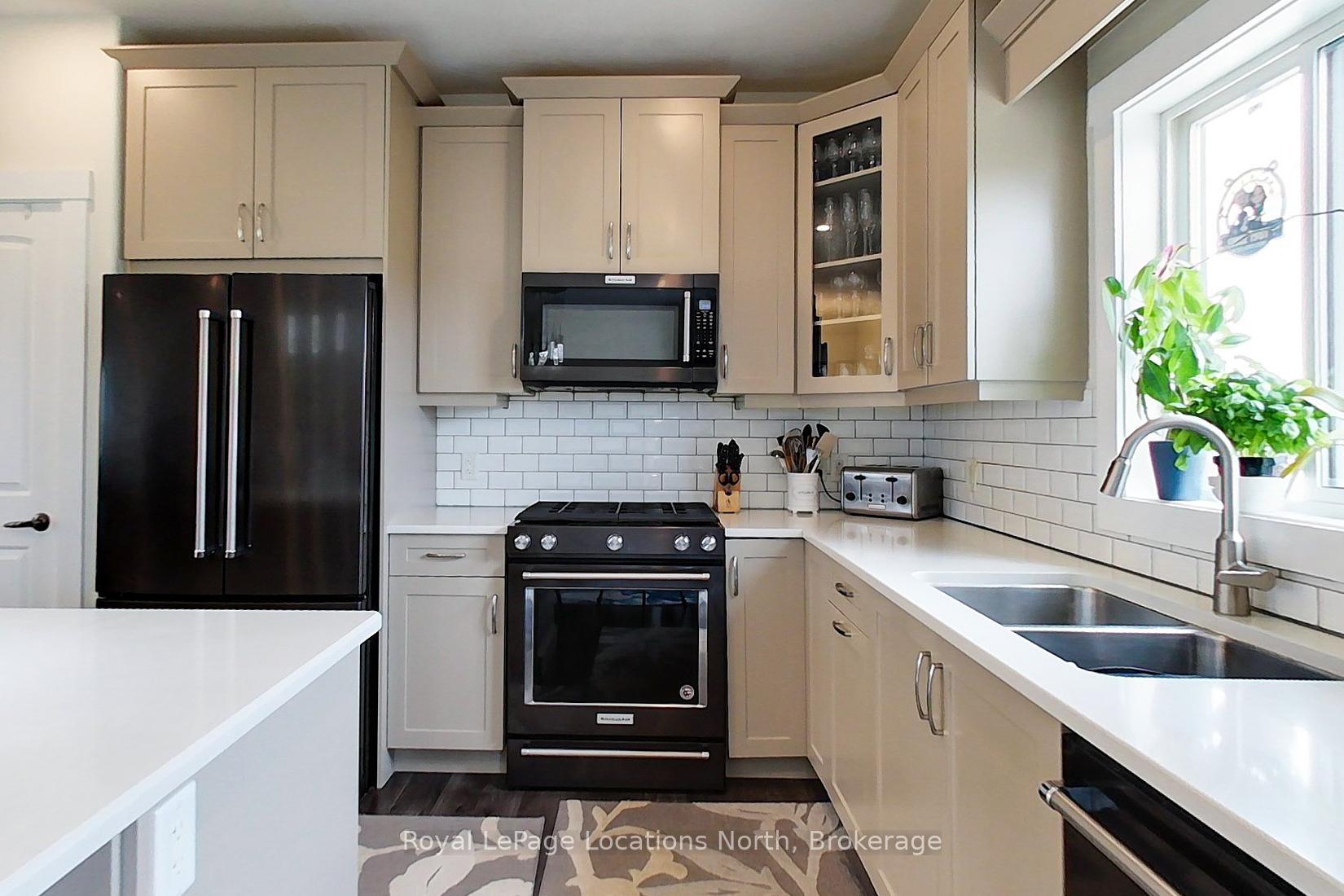 Photo 12 of 204 Mactay Drive, Chatsworth — HOMEH