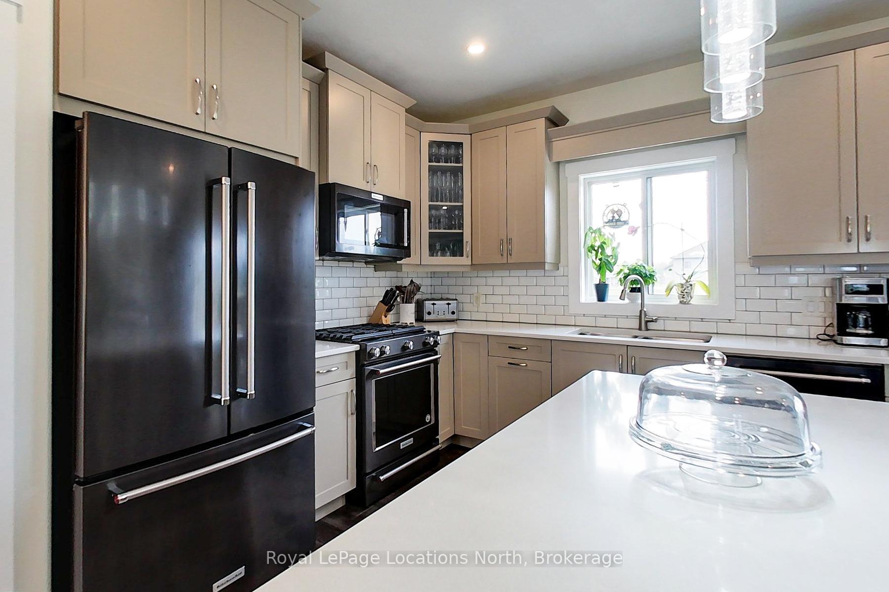 Photo 13 of 204 Mactay Drive, Chatsworth — HOMEH