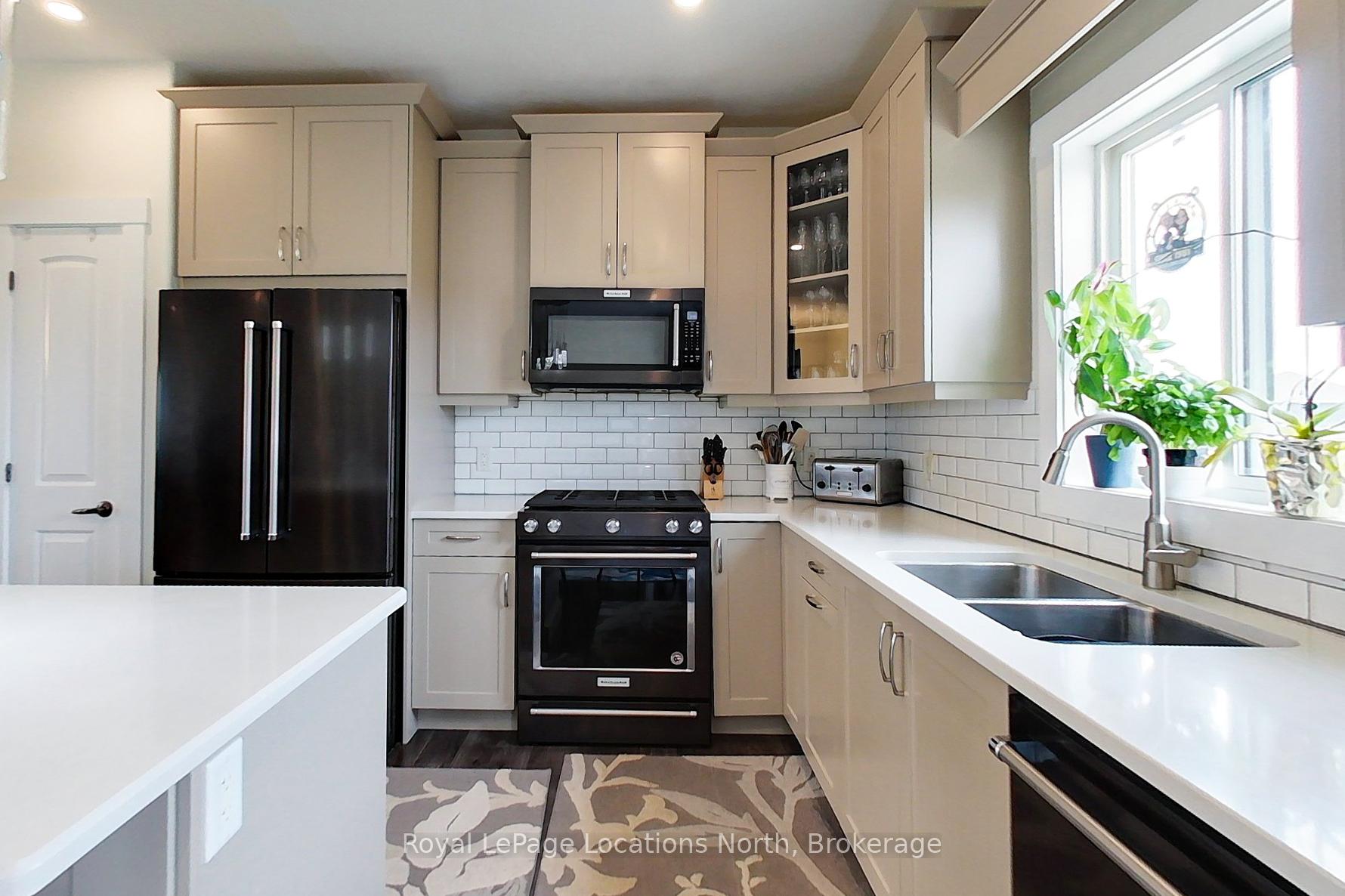 Photo 16 of 204 Mactay Drive, Chatsworth — HOMEH