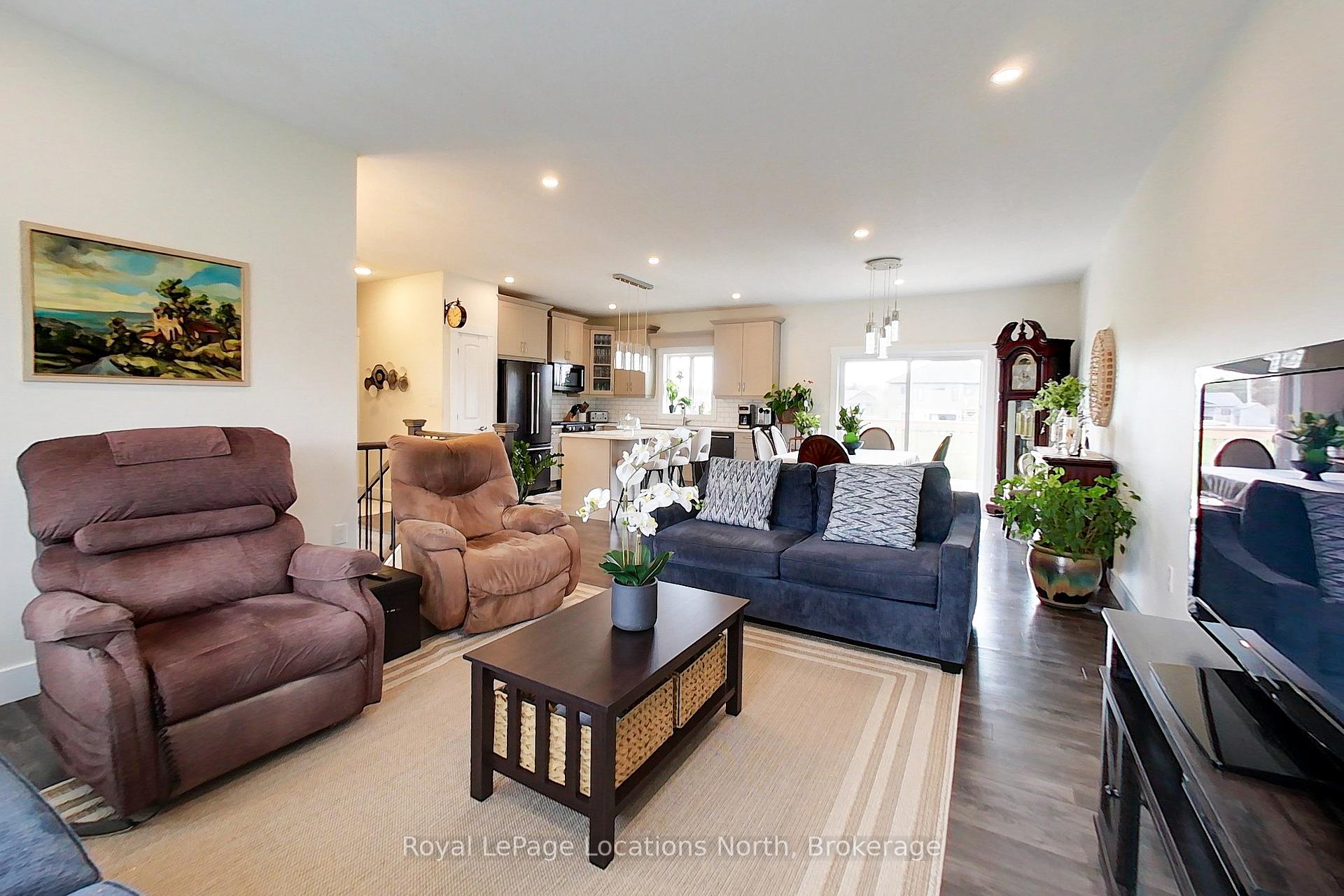Photo 21 of 204 Mactay Drive, Chatsworth — HOMEH