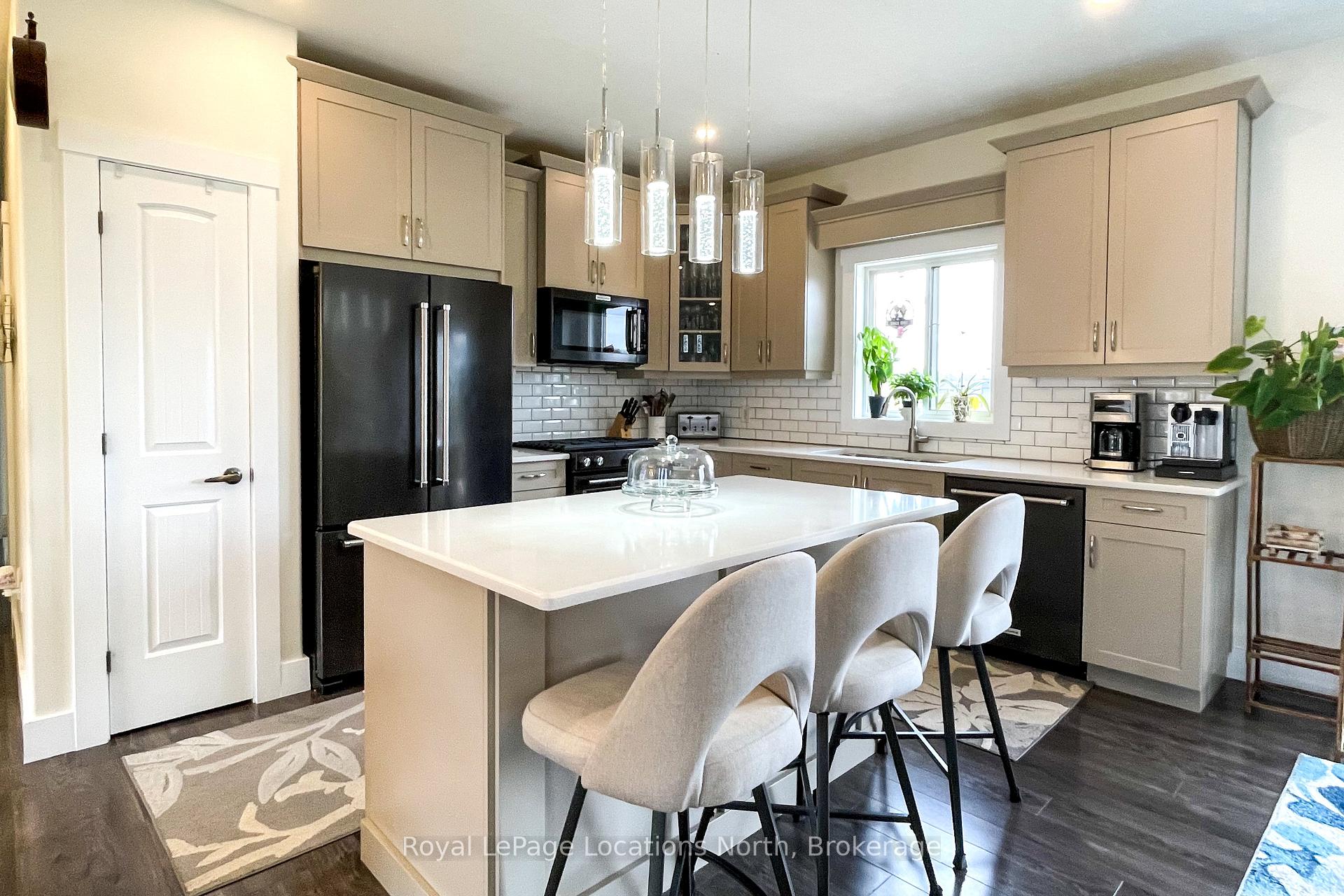 Photo 23 of 204 Mactay Drive, Chatsworth — HOMEH