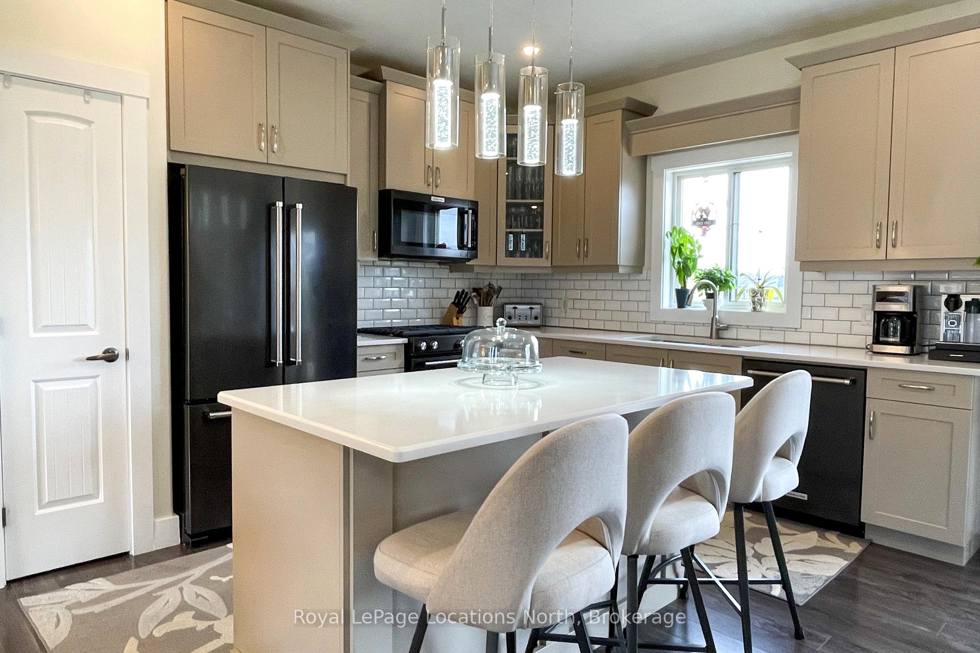 Photo 24 of 204 Mactay Drive, Chatsworth — HOMEH