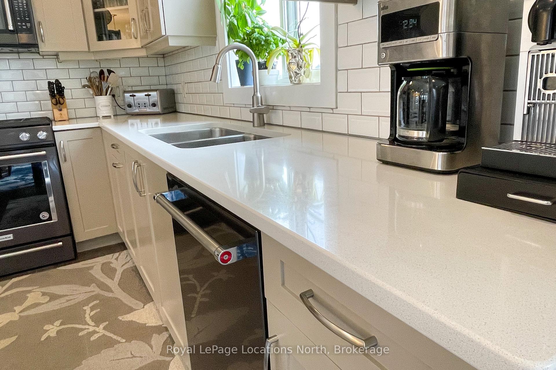 Photo 25 of 204 Mactay Drive, Chatsworth — HOMEH