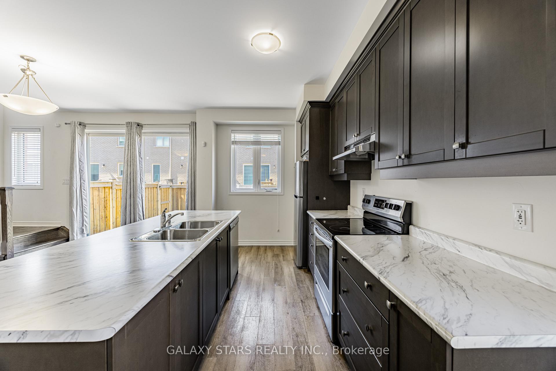 Photo 10 of 964 Cherry Court, Milton, Cobban — HOMEH
