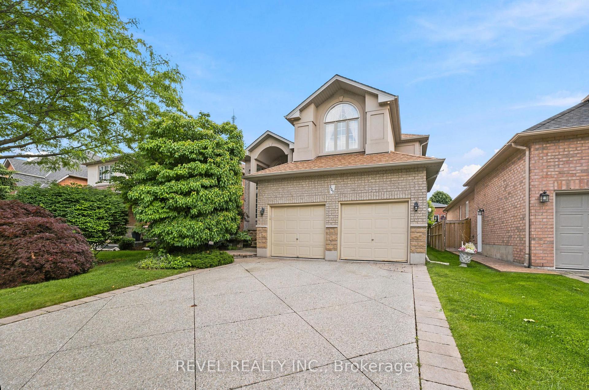 Photo 2 of 207 Valridge Drive, Hamilton, Ancaster — HOMEH